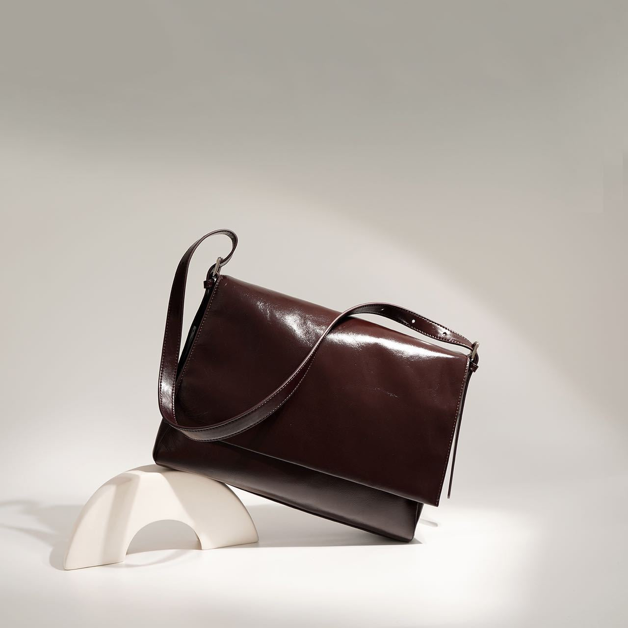 Fashionable Women's Crossbody Bag - Trendy & Lightweight Purse for Everyday Use, Travel & Shopping