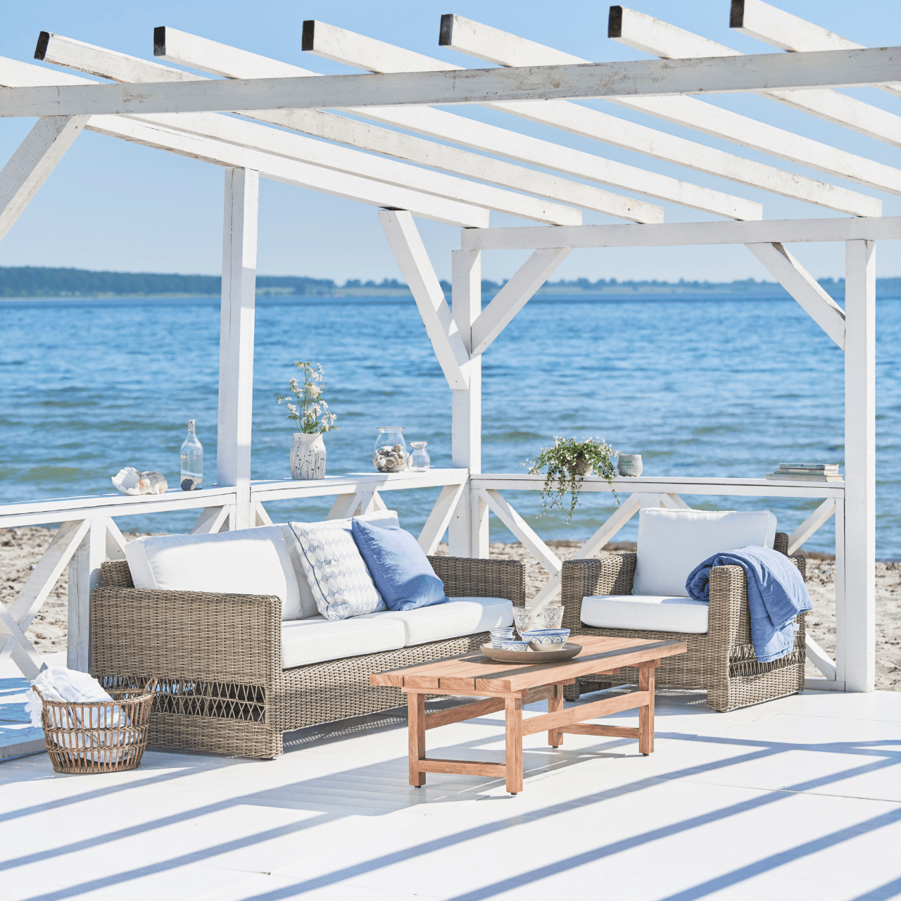 Carrie Outdoor 3-Seater Sofa - Waterproof Patio Furniture for Garden, Poolside & Backyard - Comfortable All-Weather Wicker Sectional Couch