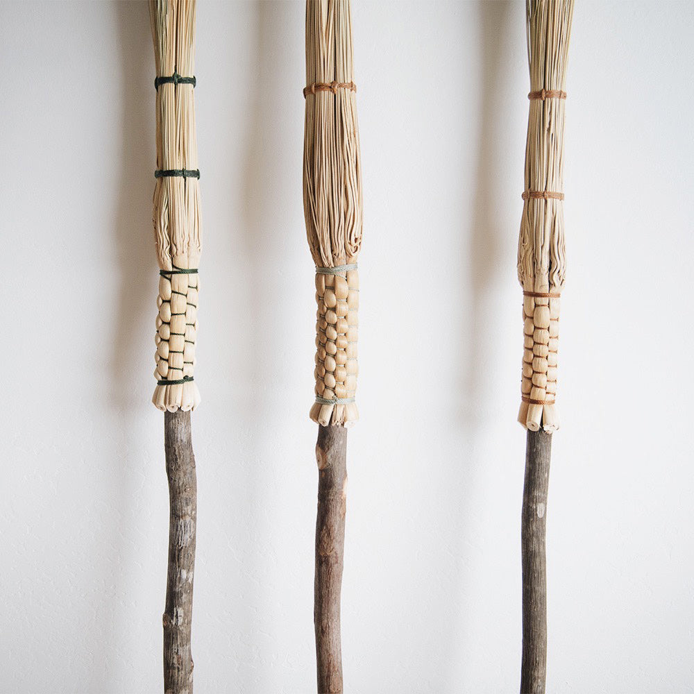 Premium Broomcorn Cobwebber - Natural Dusting & Cleaning Brush for Home, Office & Garage - Ideal for Removing Cobwebs, Dust & Debris from Ceilings, Walls & Corners
