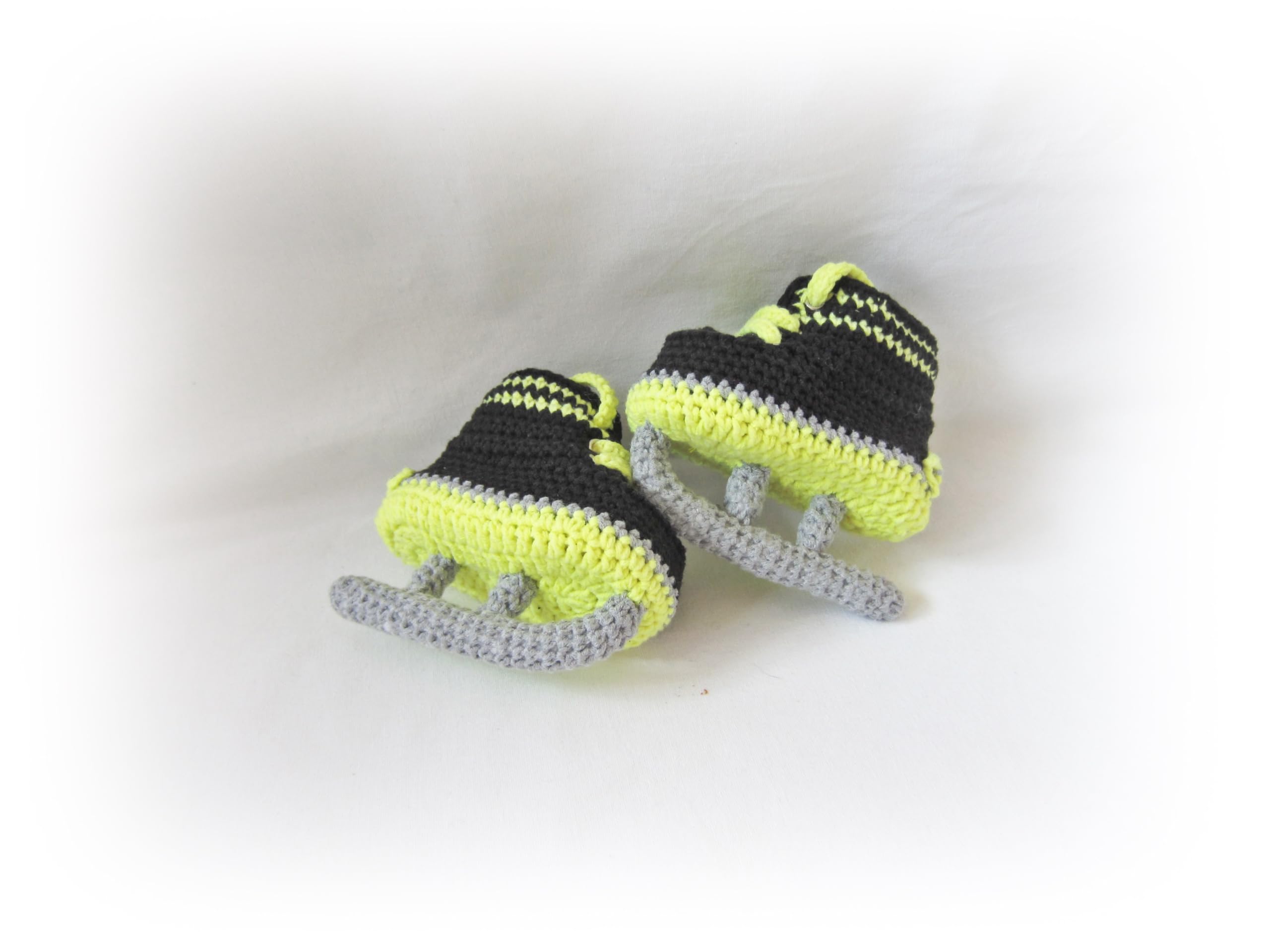 Crochet Baby Roller Shoes for Newborns 3-6 Months - Soft Infant Sports Shoes with Non-Slip Soles - Perfect Baby Shower Gift & First Walkers Booties for Toddlers - Ideal for Indoor Play, Outdoor Adventures & Special Occasions