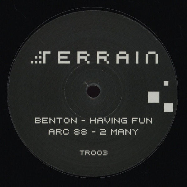 Benton & Arc 88 – Having Fun / 2 Many – Electronic Dance Music Vinyl Record – TR003 – Perfect for DJ Sets & Music Collectors