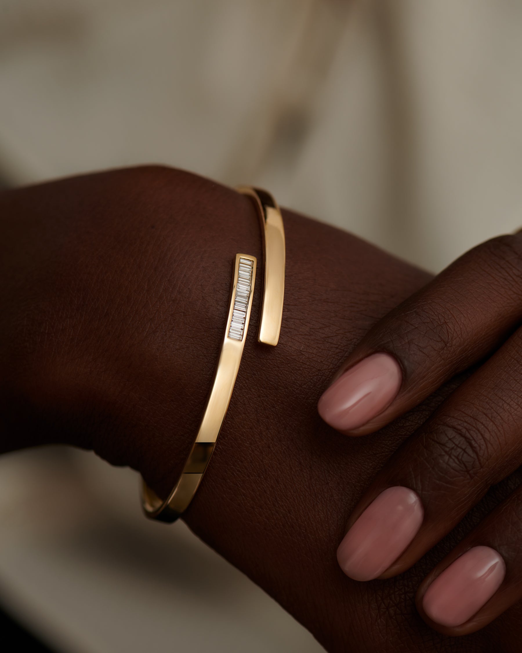 Elegant Golden Spiral Bangle with Inlaid Baguette Diamonds - Perfect for Weddings, Parties & Special Occasions