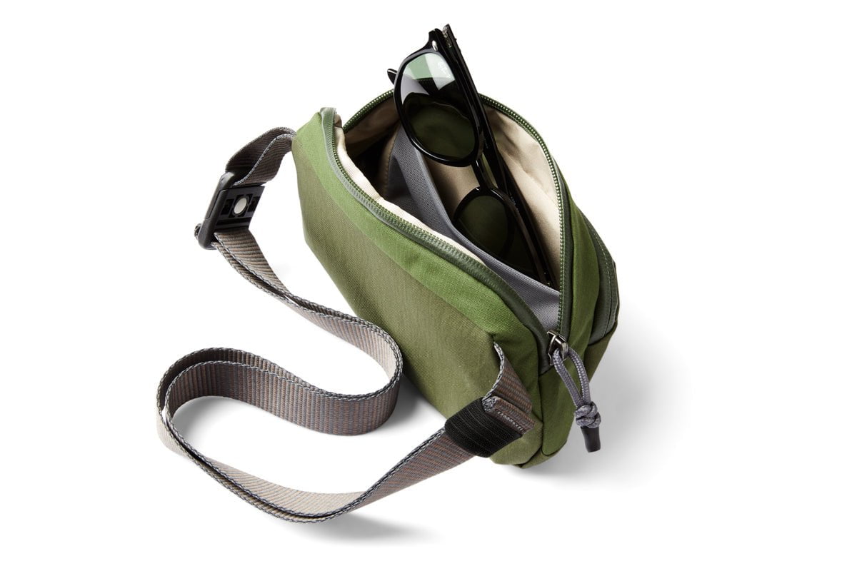 Bellroy Venture Hip Pack 1.5L - Water-Resistant Waist Bag for Travel, Hiking & Everyday Use - Compact Crossbody Fanny Pack with Adjustable Strap (Black)