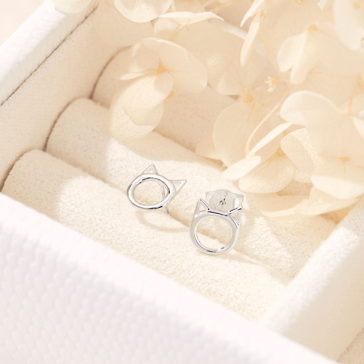 Cute Kitten Stud Earrings for Women - Dainty Cat Studs Jewelry Gift for Cat Lovers - Perfect for Everyday Wear, Parties & Gifts