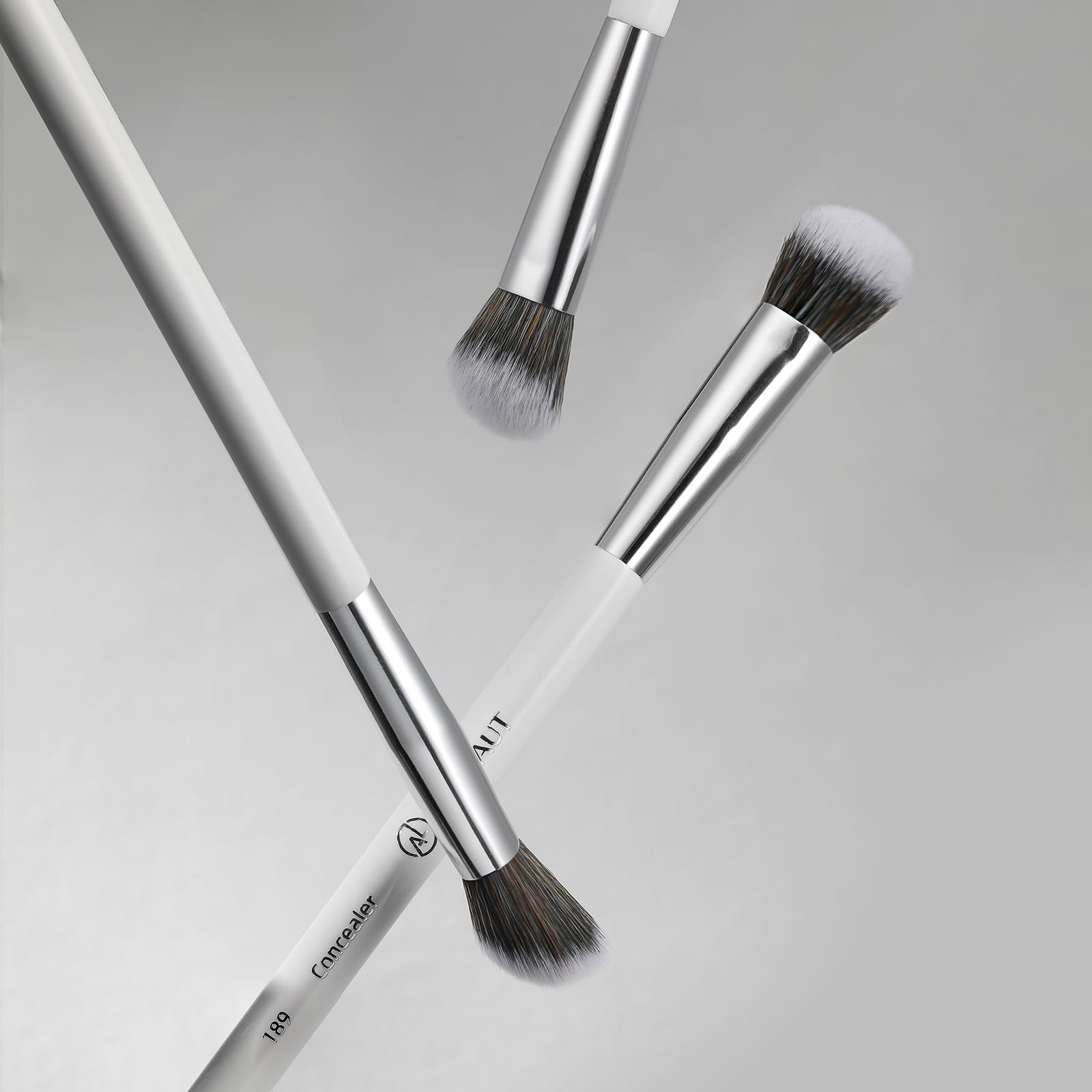 Angled Concealer Brush for Brightening & Under Eye Blending - Soft Kitten Paw Makeup Brush (189) - Perfect for Flawless Base, Contouring & Professional Makeup Application
