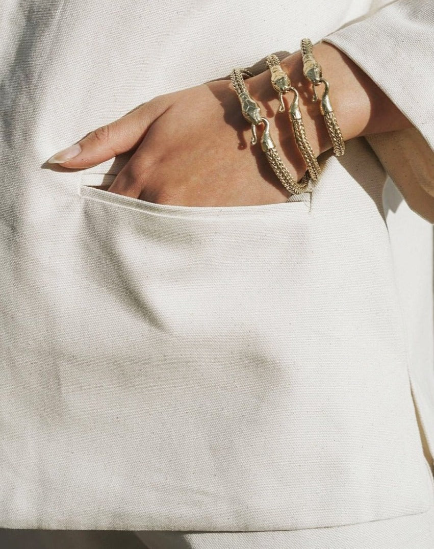 Stylish Serpent Bracelet for Women & Men - Elegant Snake Design Fashion Jewelry - Perfect for Parties, Weddings & Everyday Wear