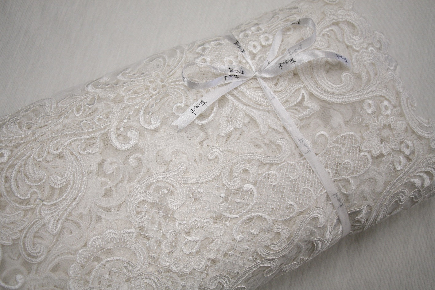 Elegant Casta Ivory Embroidered Tulle Wedding Veil - Perfect for Bridal Gowns, Ceremonies & Special Occasions