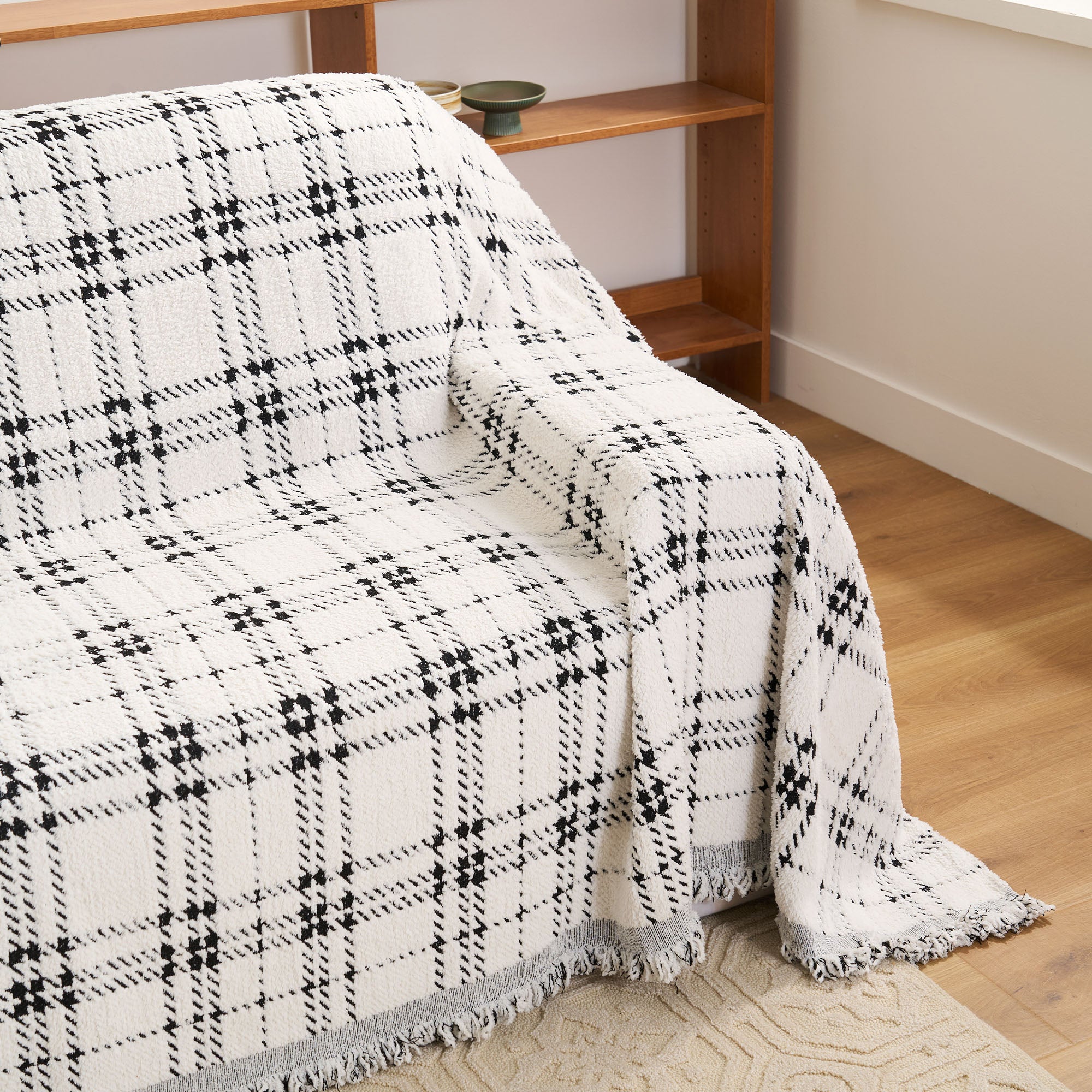 Reversible Classic Plaid Sofa Cover - Anti-Scratch, One-Piece Stretchable Furniture Protector - Easy to Clean, Stylish Home Decor for Living Room, Bedroom - Perfect for Pet Owners & Family Use