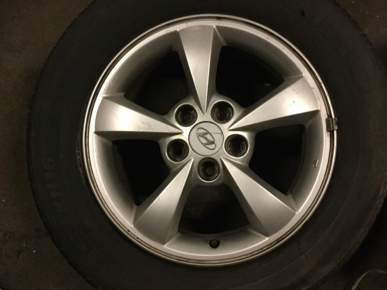 06-11 Hyundai Azera 225/60R16 Alloy Wheel & Tire Set (4pcs) - OEM A8 Replacement for Enhanced Performance & Style - Perfect for Road Trips & Daily Commuting