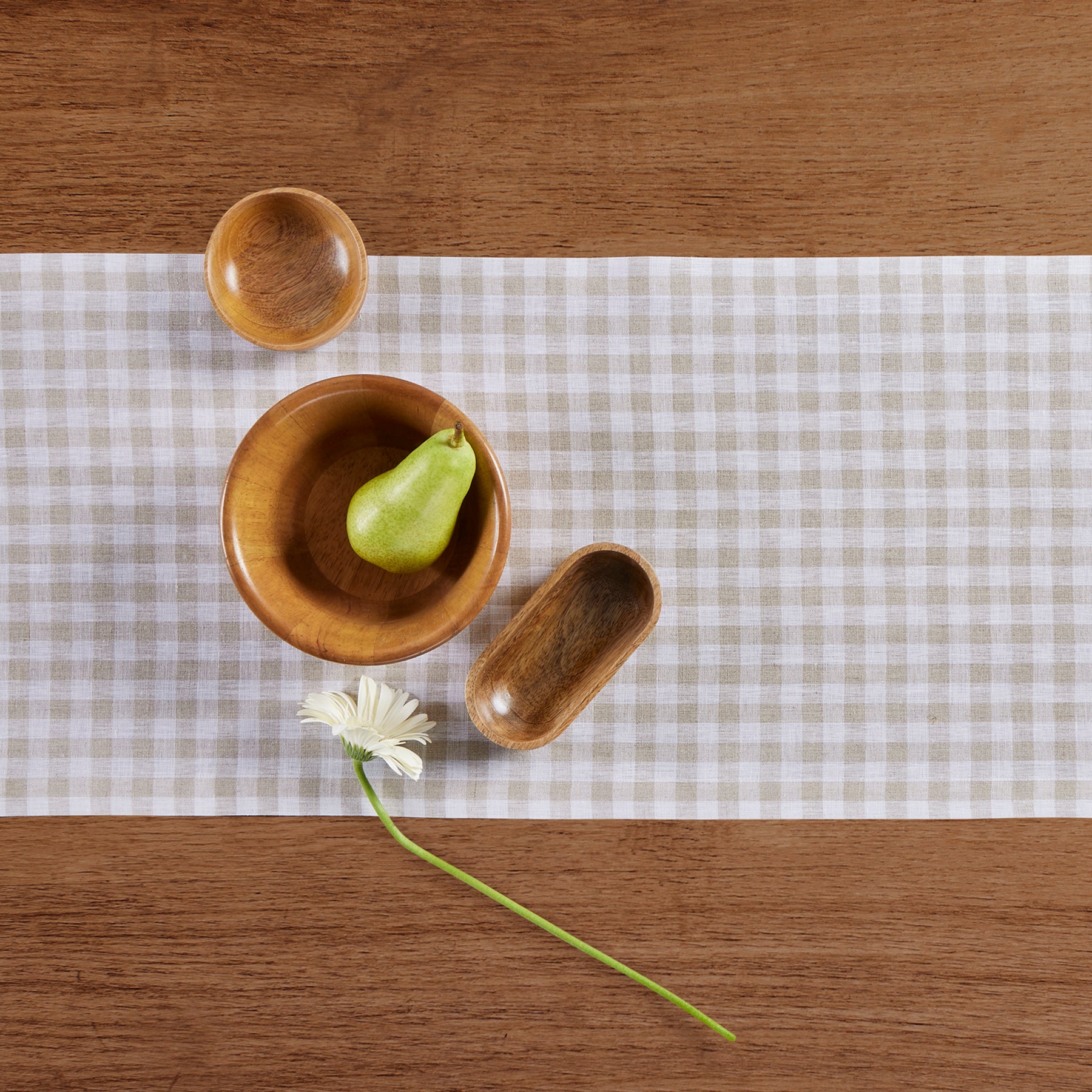 Stylish Gingham Table Runner for Dining Room Decor - Perfect for Farmhouse, Rustic, and Country Style Tables