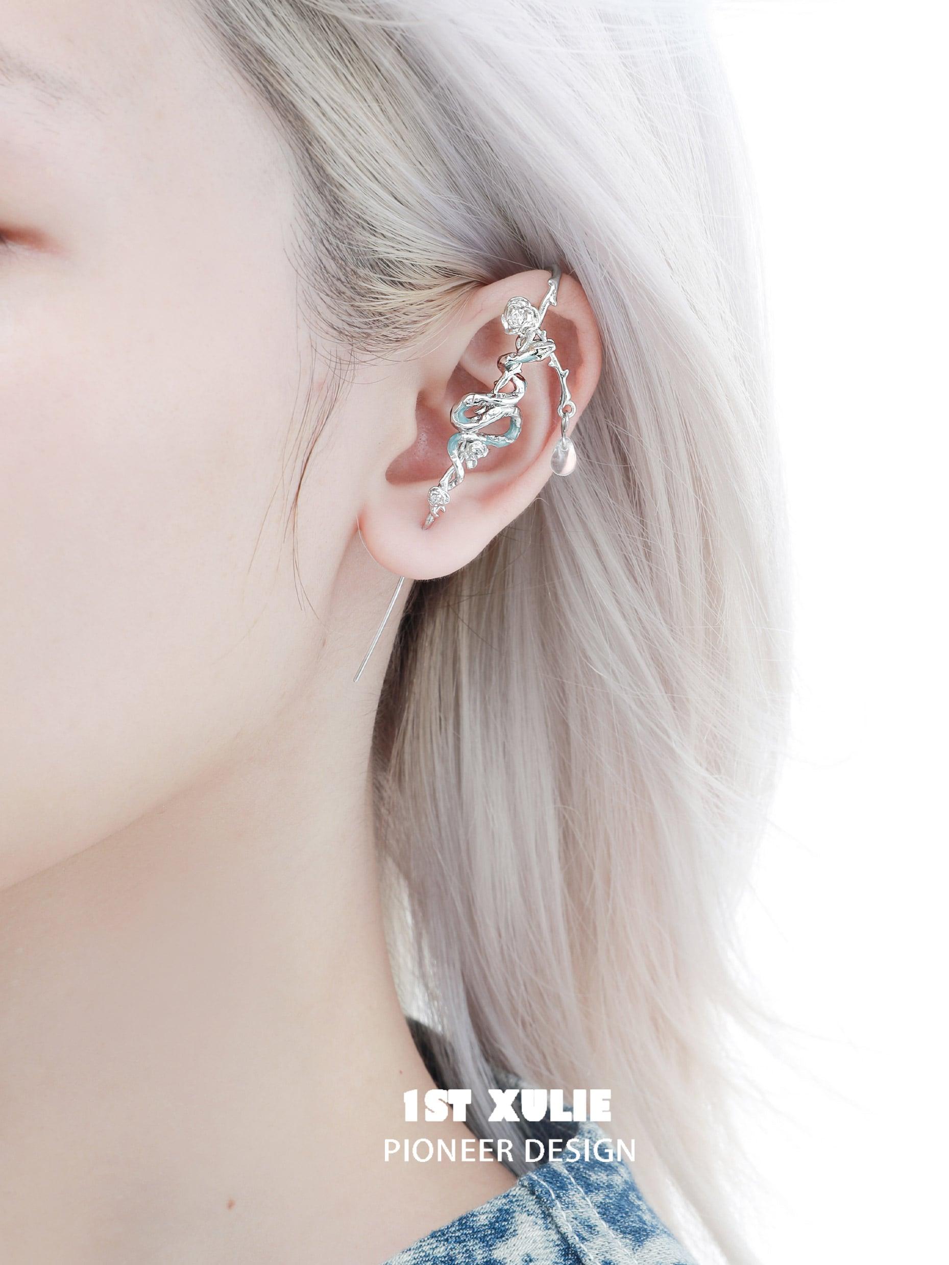Frozen Serpent Girl Needle Piercing Earring™ - Gothic Punk Jewelry for Women - Perfect for Halloween, Cosplay & Alternative Fashion