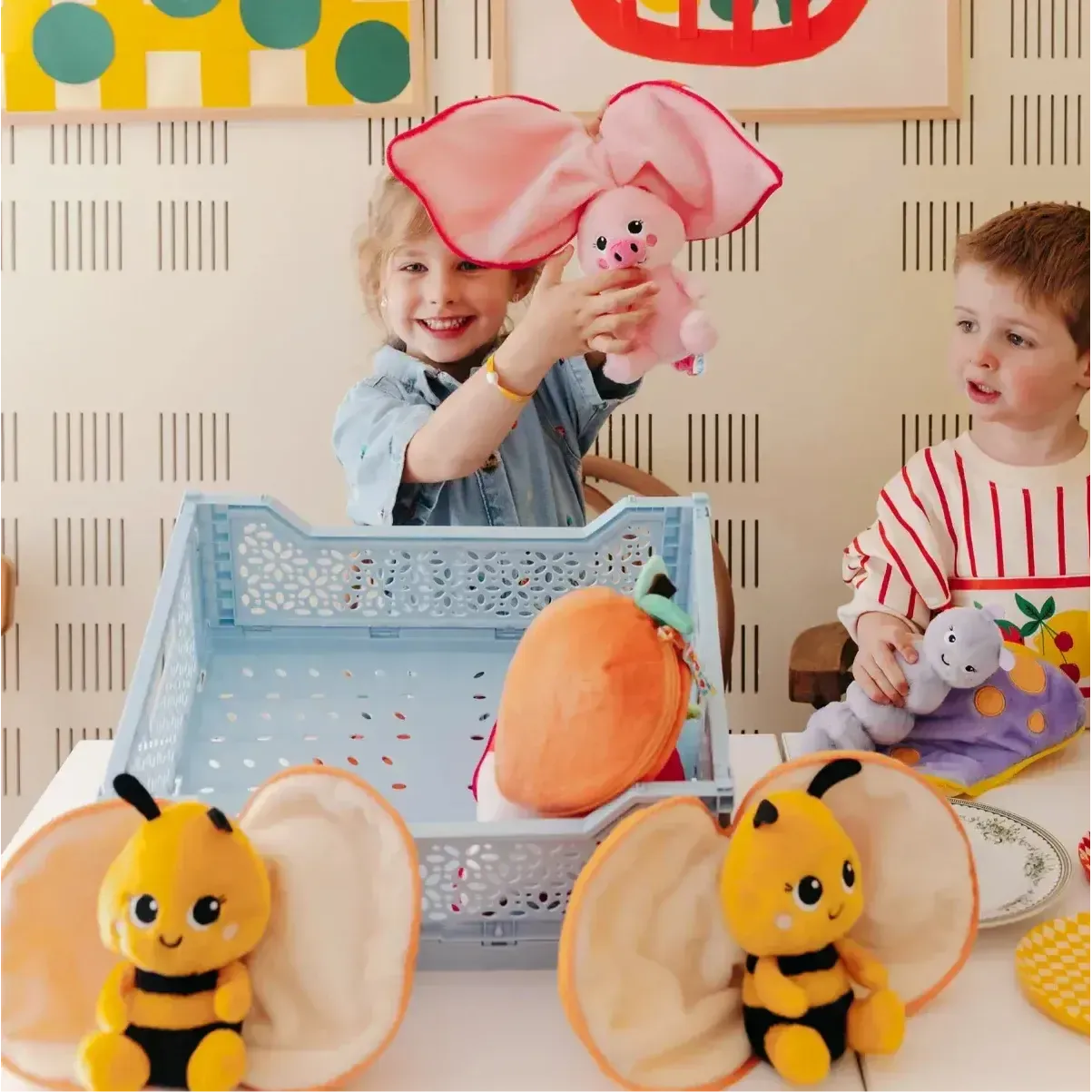 Speedy Monkey Flipetz Buzzet the Bee - Fun Interactive Plush Toy for Kids, Soft Stuffed Animal with Sound Effects, Perfect for Playtime, Gifts, and Nursery Decor (Tangerine Color)