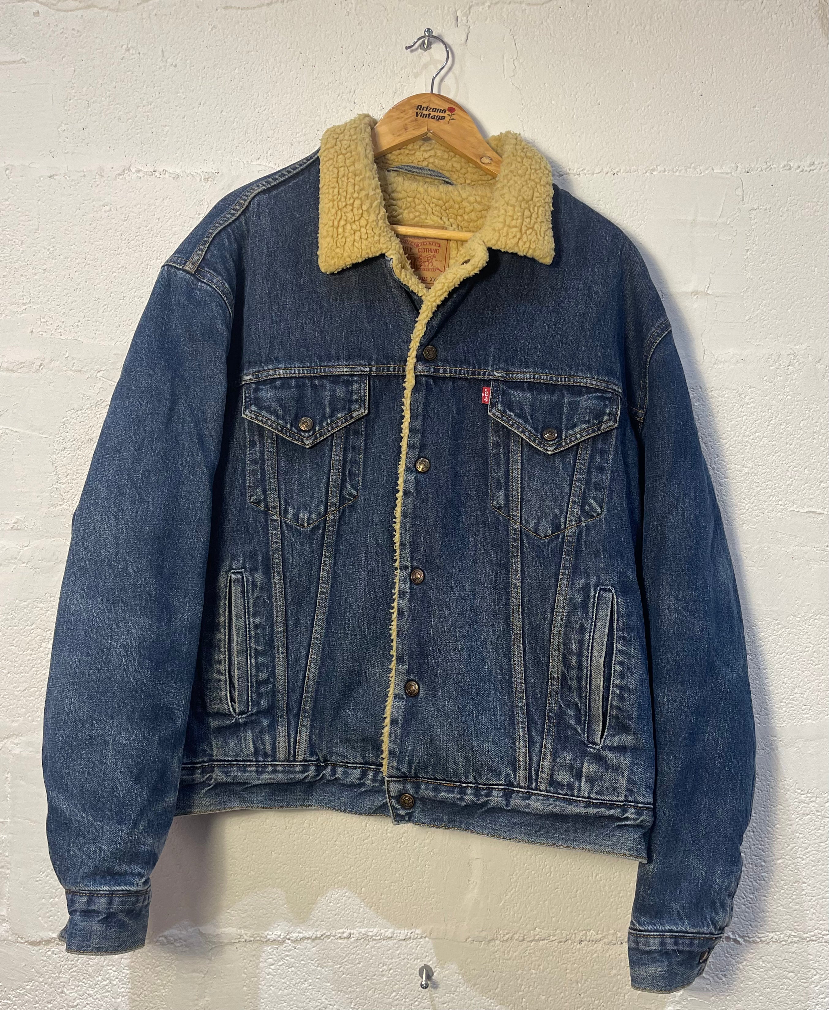Levi's Women's Classic Fit Stretch Denim Jacket - Comfortable & Stylish for Casual Outfits, Layering, and Outdoor Activities