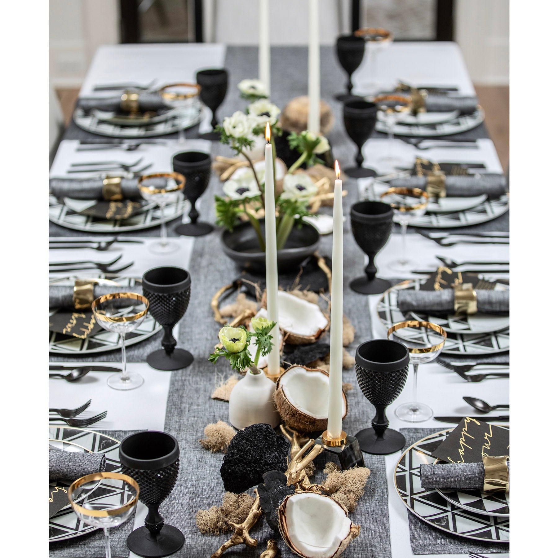 Elegant Festive Table Runner for Holiday Decor - Perfect for Christmas, Thanksgiving & Dinner Parties