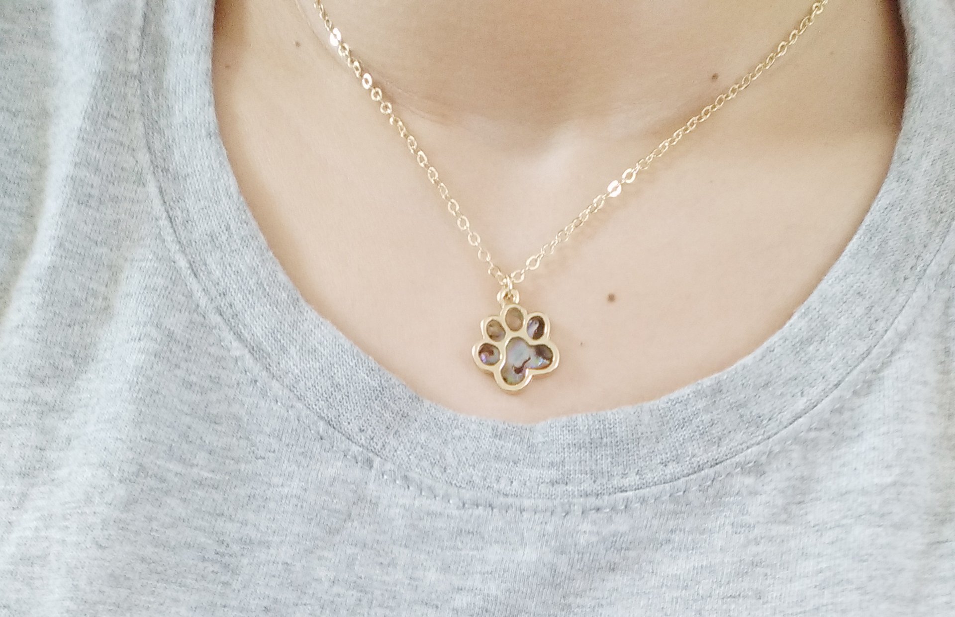 Abalone Paua Shell Paw Charm Pendant Necklace - Couple Matching Jewelry & Unique Souvenir Gift for Beach Lovers, Anniversary & Travel Memories