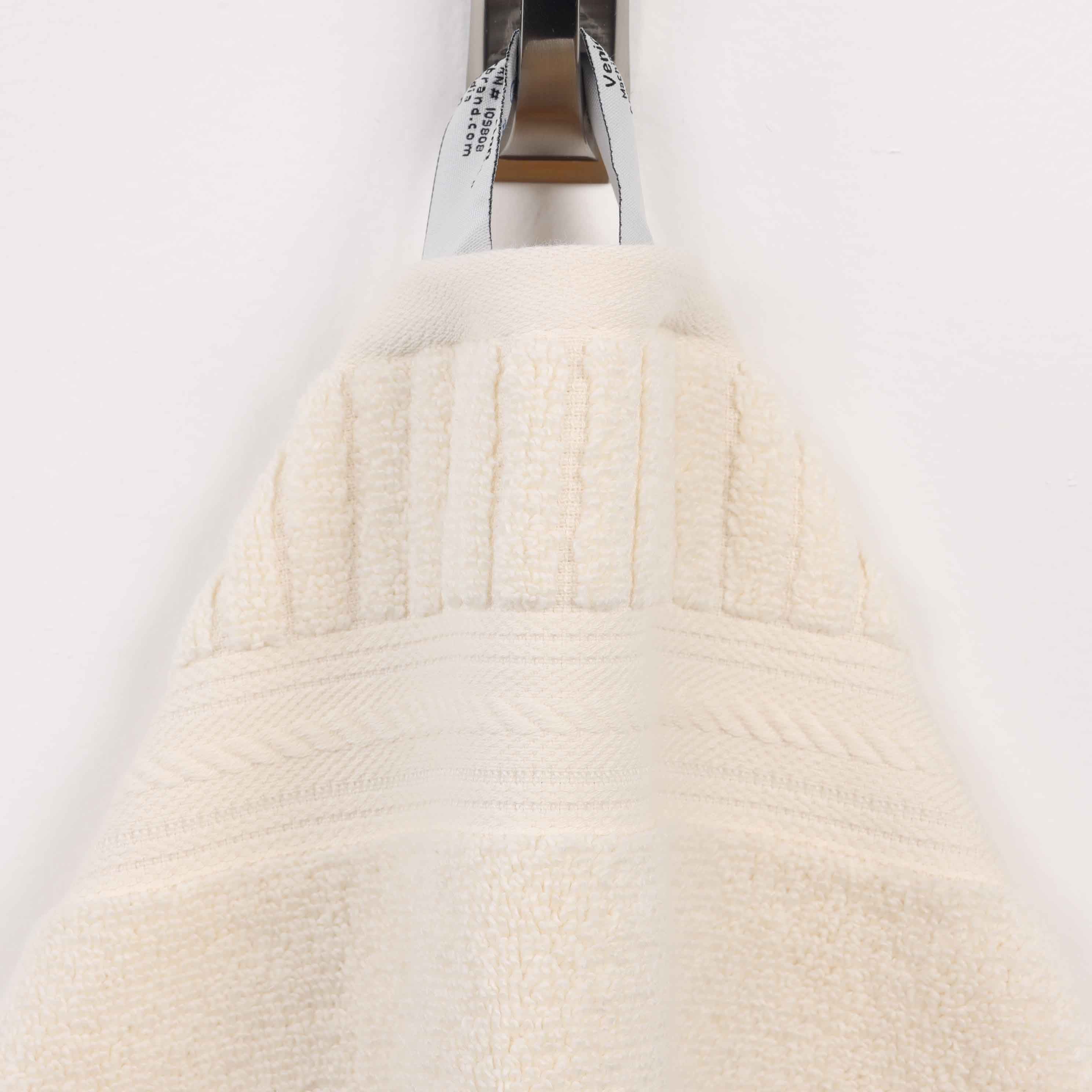 Premium Venice Zero Twist Cotton Bath Towels - Medium Weight, Highly Absorbent, Set of 2 - Soft & Luxurious for Spa, Bathroom & Beach Use