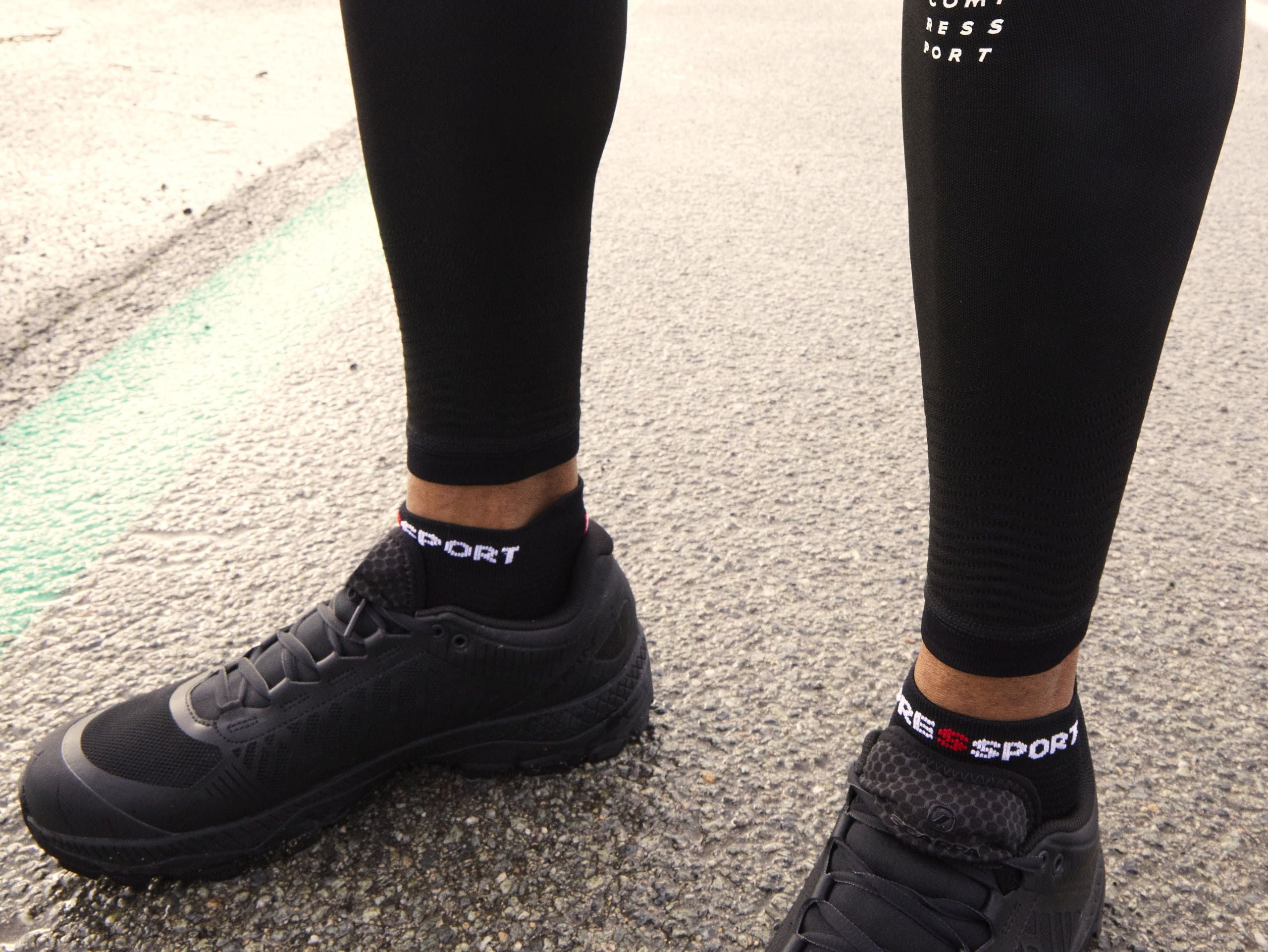 Compressport Unisex Pro Racing Socks v4.0 - Performance Running Socks for Men & Women - Breathable, Anti-Slip, Moisture-Wicking - Black/Red - Ideal for Marathon, Trail Running & High-Intensity Workouts