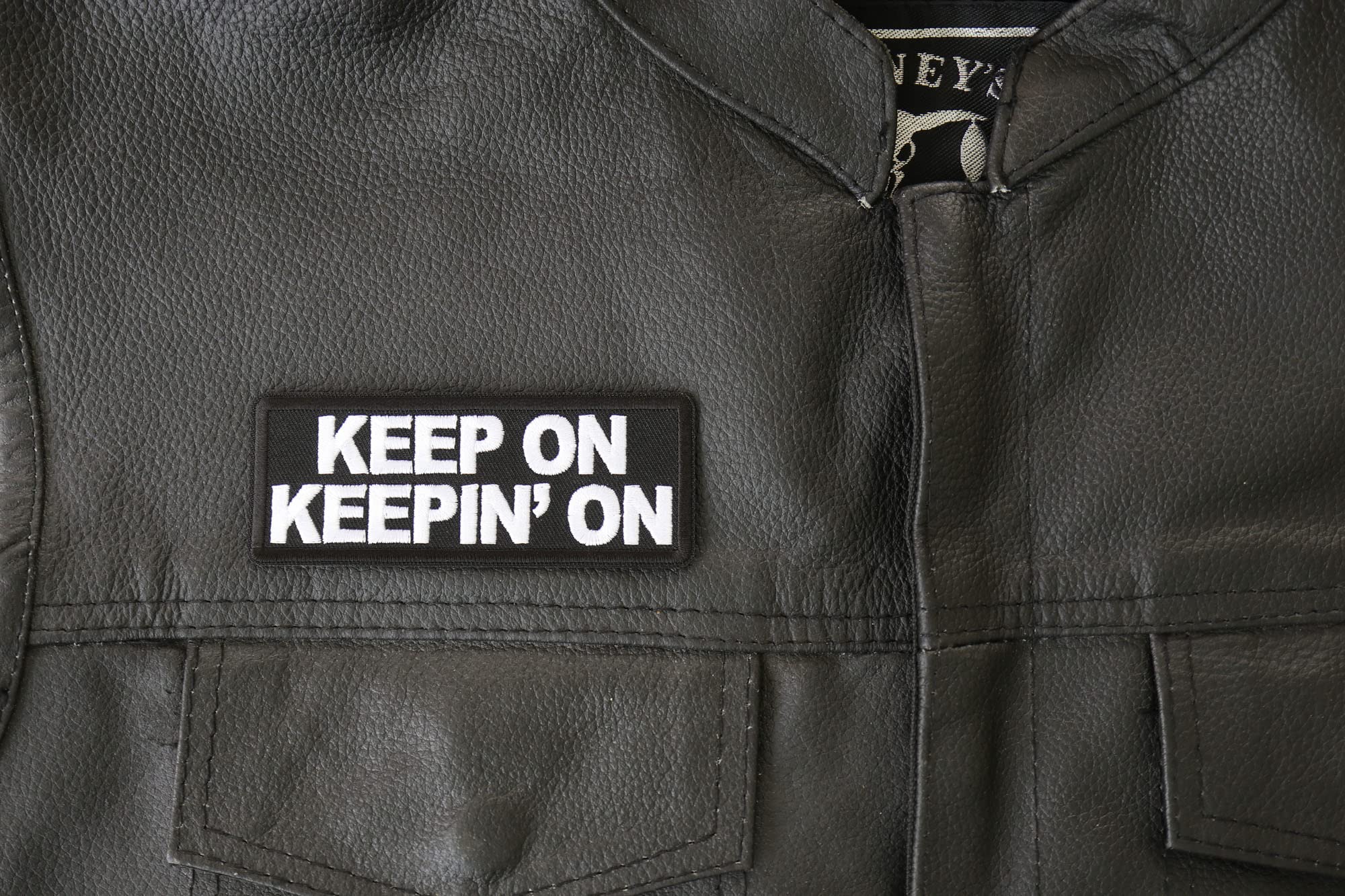 Keep on Keeping On Motivational Iron-On Patch - Funny Inspirational Saying Sew-On Badge for Jackets, Backpacks & DIY Crafts - Perfect for Denim, Hats & Scrapbooking (P6627)