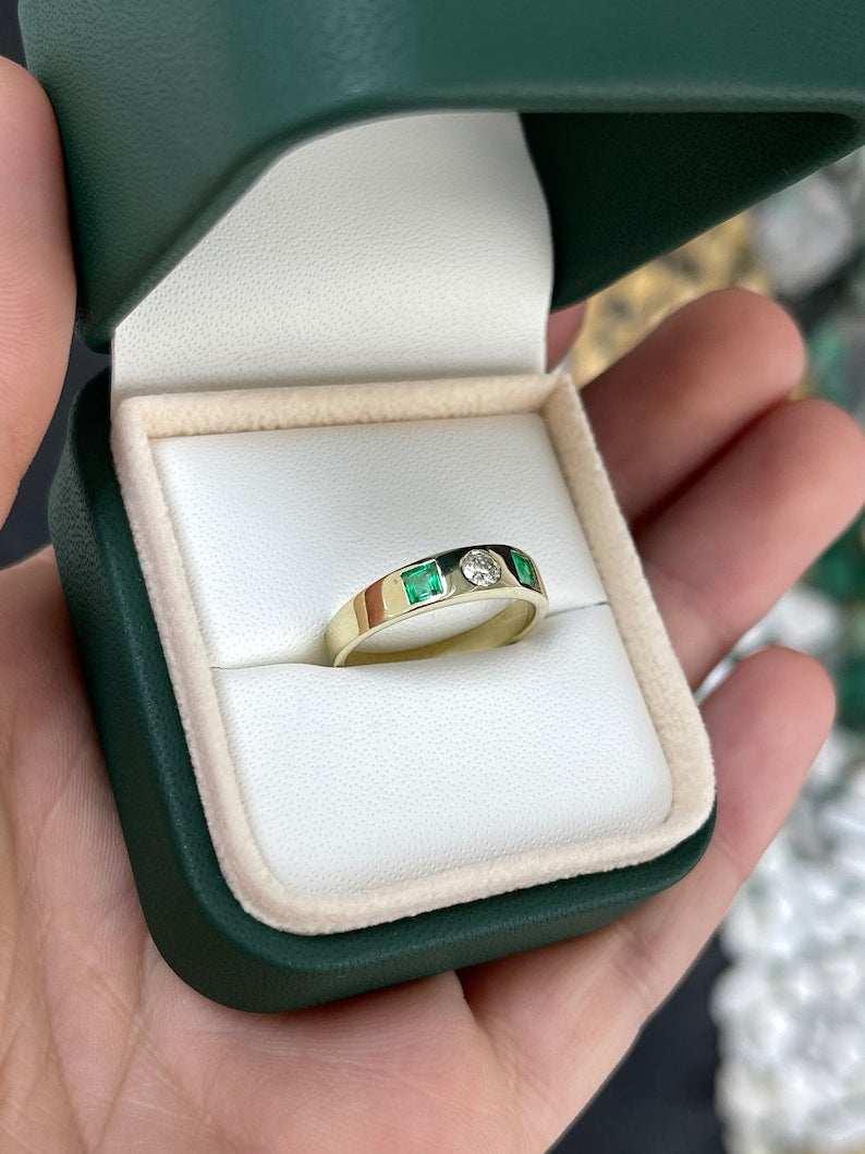 0.60tcw 14K Gold Natural Vivid Green Princess Cut Diamond & Emerald 3 Stone Wedding Band Ring for Engagement, Anniversary, and Special Occasions