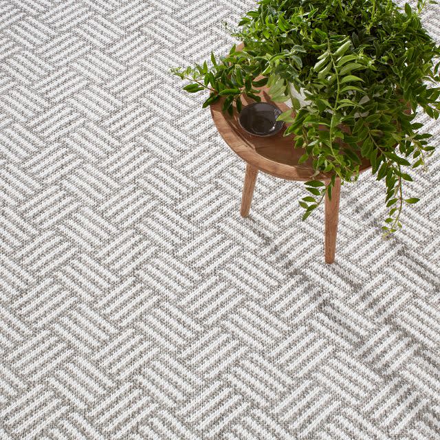 Handwoven Crisscross Indoor/Outdoor Area Rug - Platinum | Perfect for Living Room, Patio, or Bedroom Decor