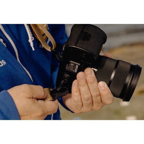 Peak Design Slide Lite Camera Strap (Coyote) - Adjustable & Comfortable for DSLR/Mirrorless Cameras - Perfect for Travel & Outdoor Photography