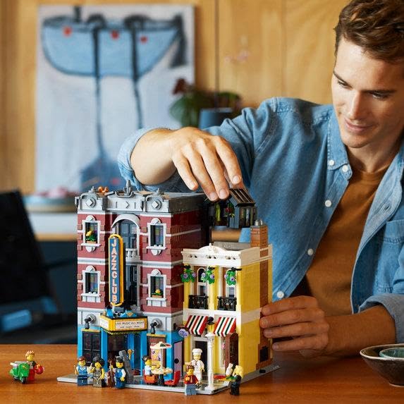 LEGO Icons Jazz Club 10312 Building Set for Adults & Teens - Collectible Music Gift with 5 Detailed Rooms & 8 Minifigures - Perfect for Musicians, Jazz Fans & Home Decor - Great for Display, Gifting & Creative Play
