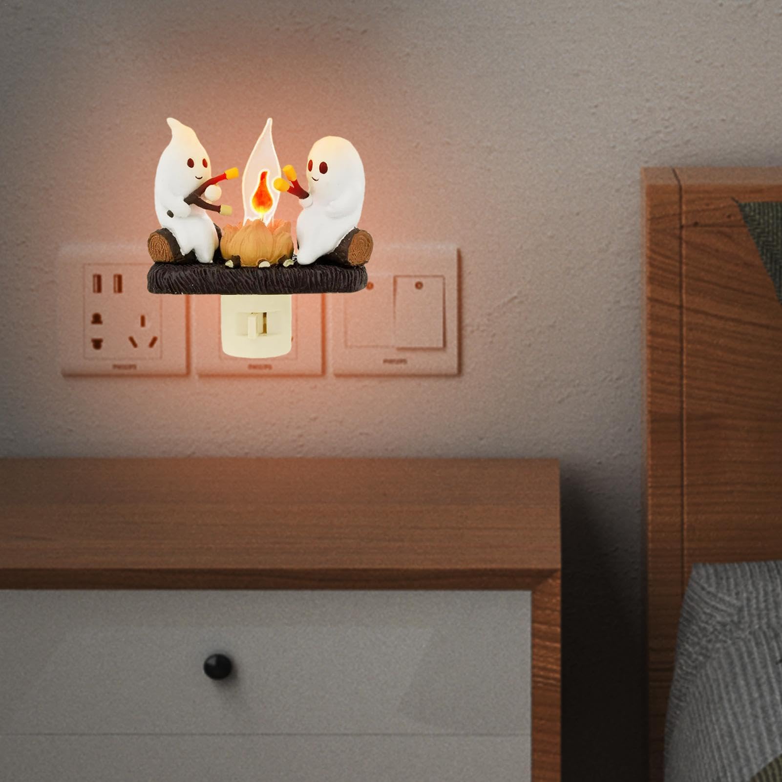 Ghost Bonfire Night Light - LED Halloween Lamp with 2 Ghosts Roasting Marshmallows, Flickering Campfire Effect, Plug-in Decor for Spooky Home & Party Use | Perfect for Halloween Decorations, Bedroom Nightlight, and Themed Parties