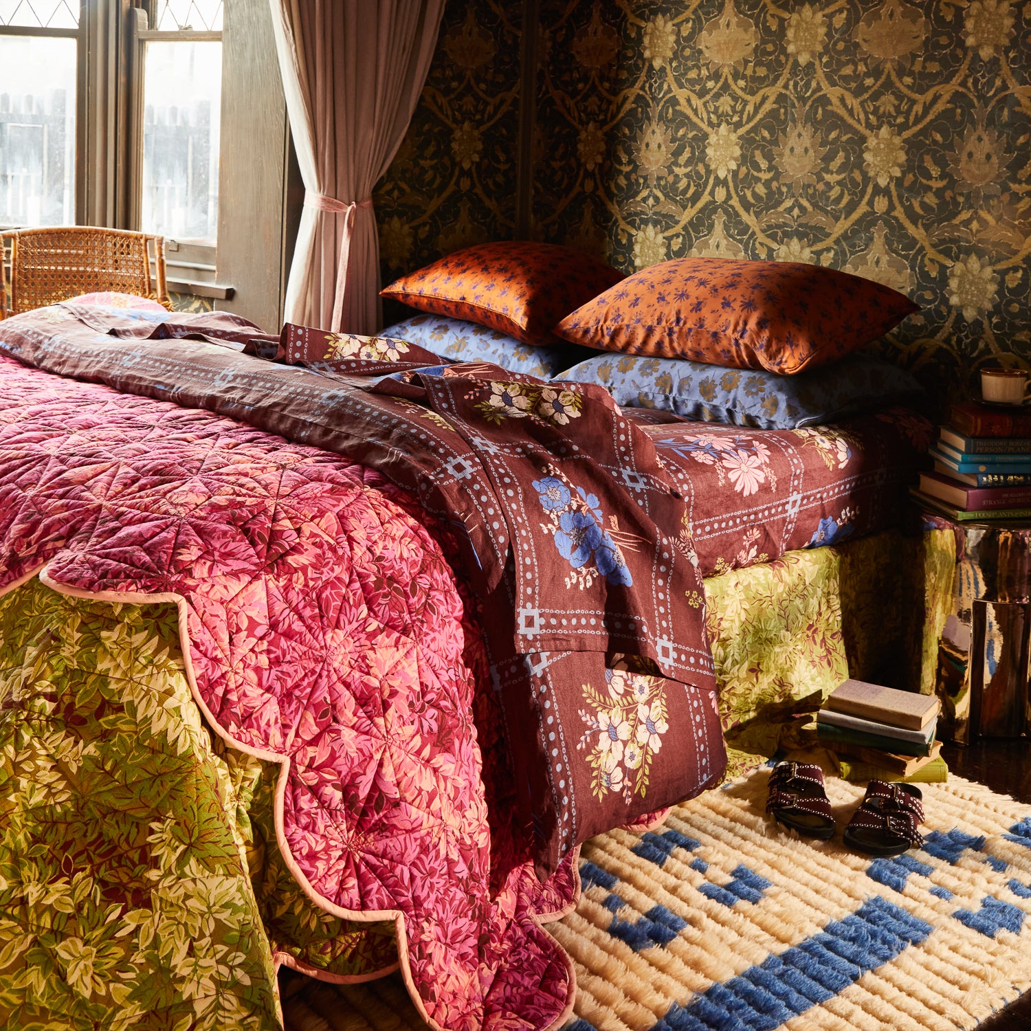 Alka Scalloped Coverlet - Luxurious Bedspread for Queen & King Size Beds - Perfect for Master Bedrooms, Guest Rooms & Hotel Decor