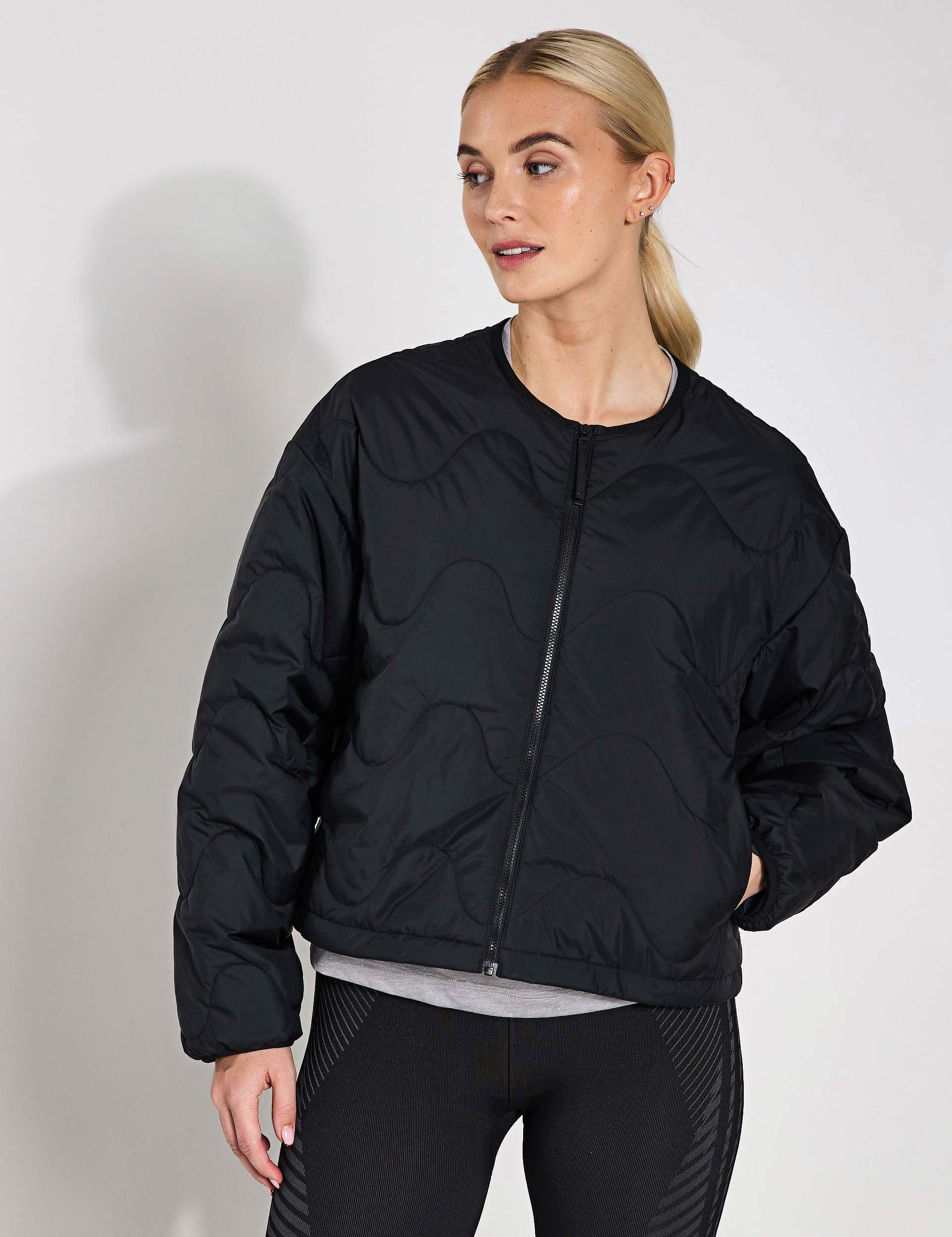Nuganic Insulated Jacket for Men & Women - Lightweight Winter Coat, Windproof & Water Resistant Outdoor Jacket - Black - Perfect for Hiking, Camping & Cold Weather Activities