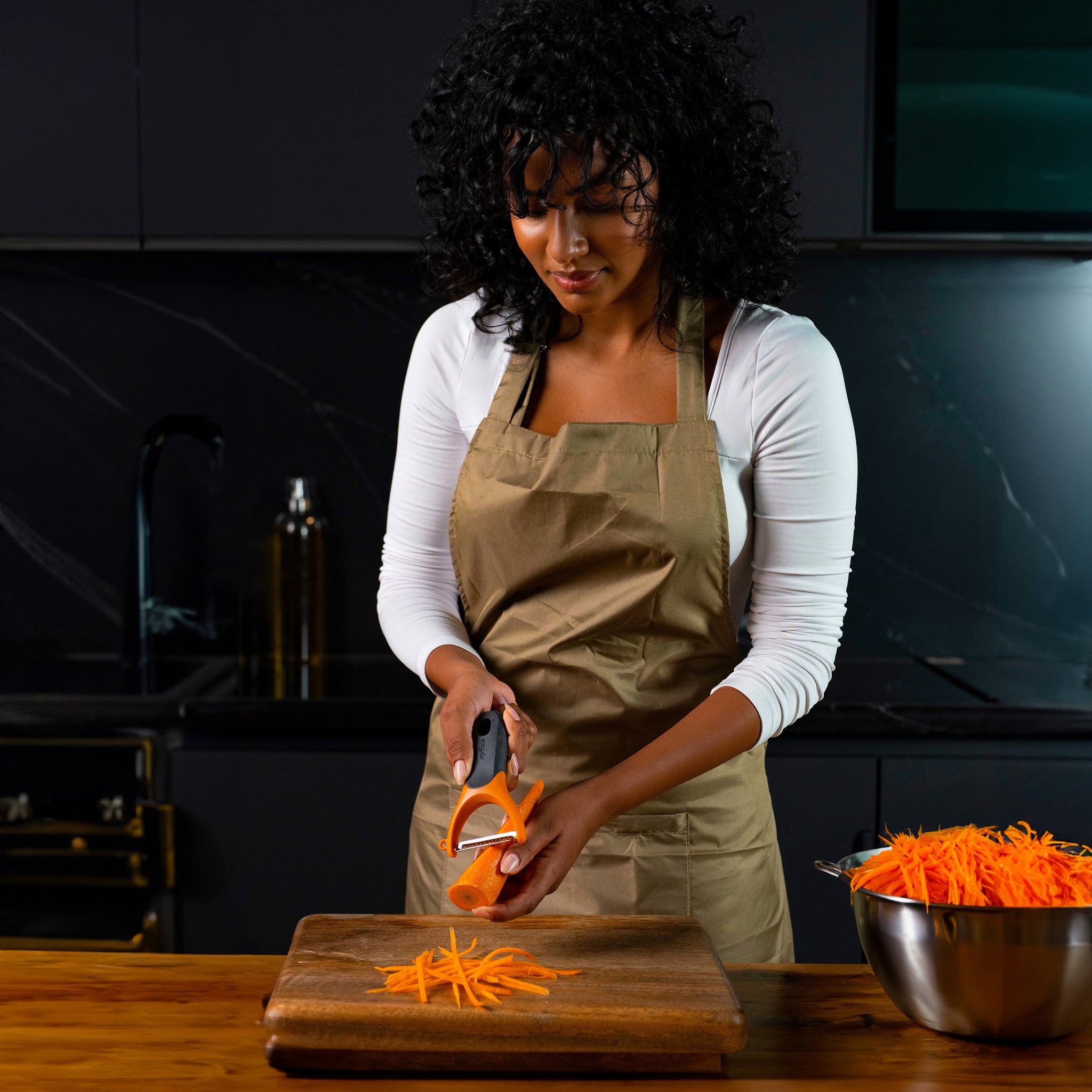 Premium Stainless Steel Julienne Peeler - Professional Vegetable & Fruit Slicer for Perfect Garnishes - Ideal for Salads, Stir-Fries & Meal Prep