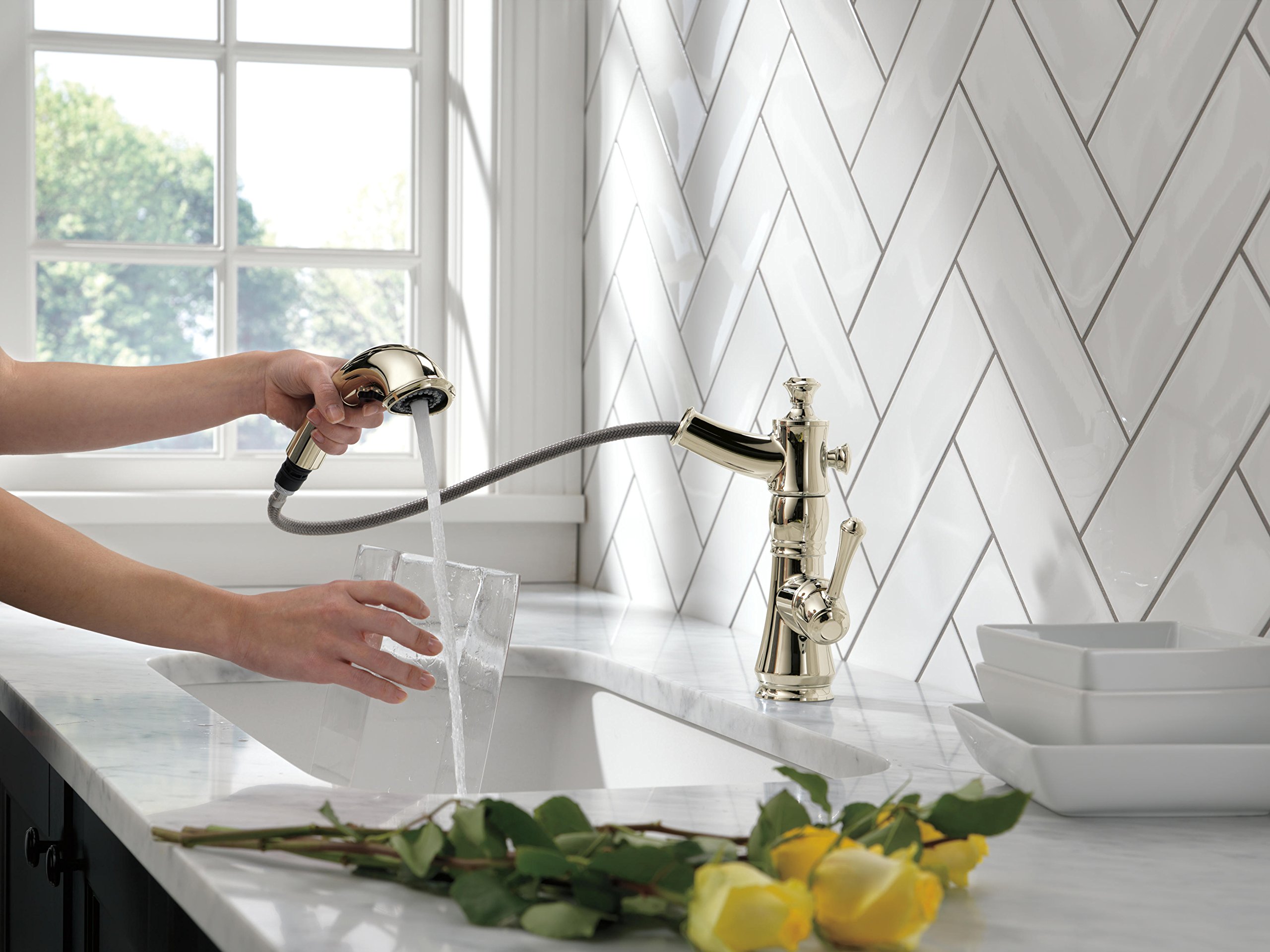 Delta Cassidy Pull-Out Kitchen Faucet in Polished Nickel - 4197-PN-DST with Magnetic Docking Spray Head for Easy Sink Cleaning | Perfect for Modern Kitchens & Dishwashing