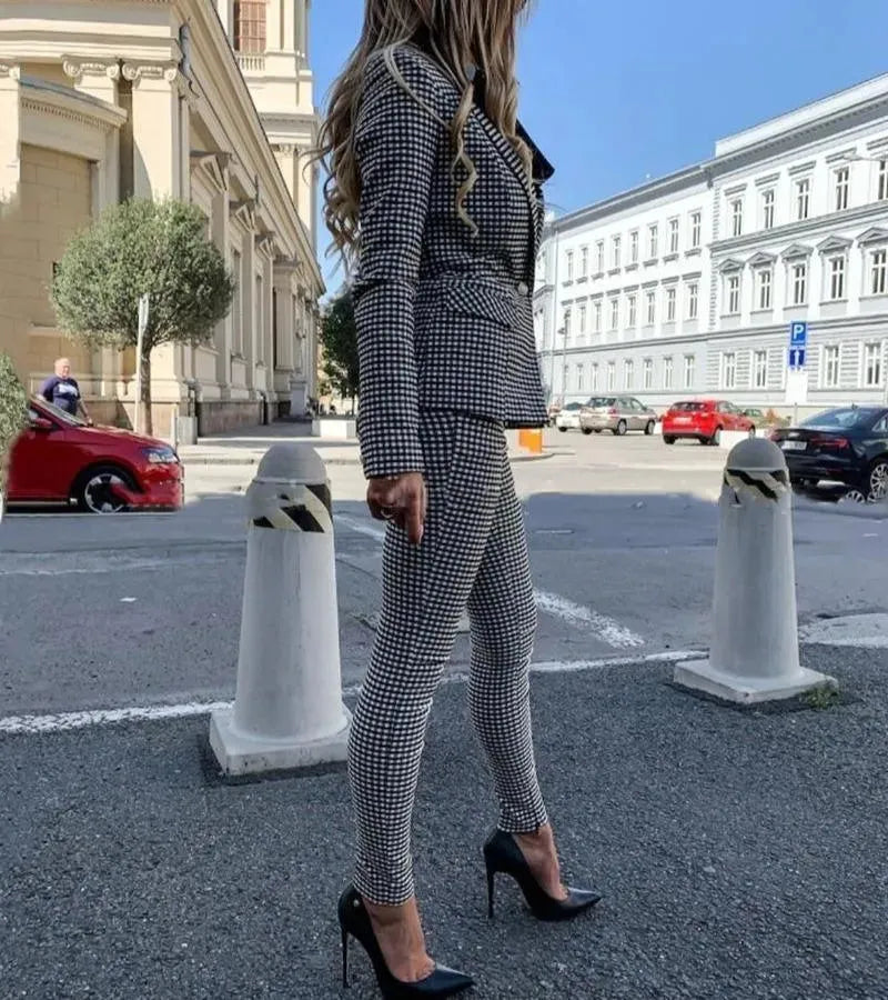 Stylish Women's Plaid Pencil Pantsuit - Office Wear & Business Formal Suit for Professional Women | Perfect for Work, Interviews, and Corporate Events