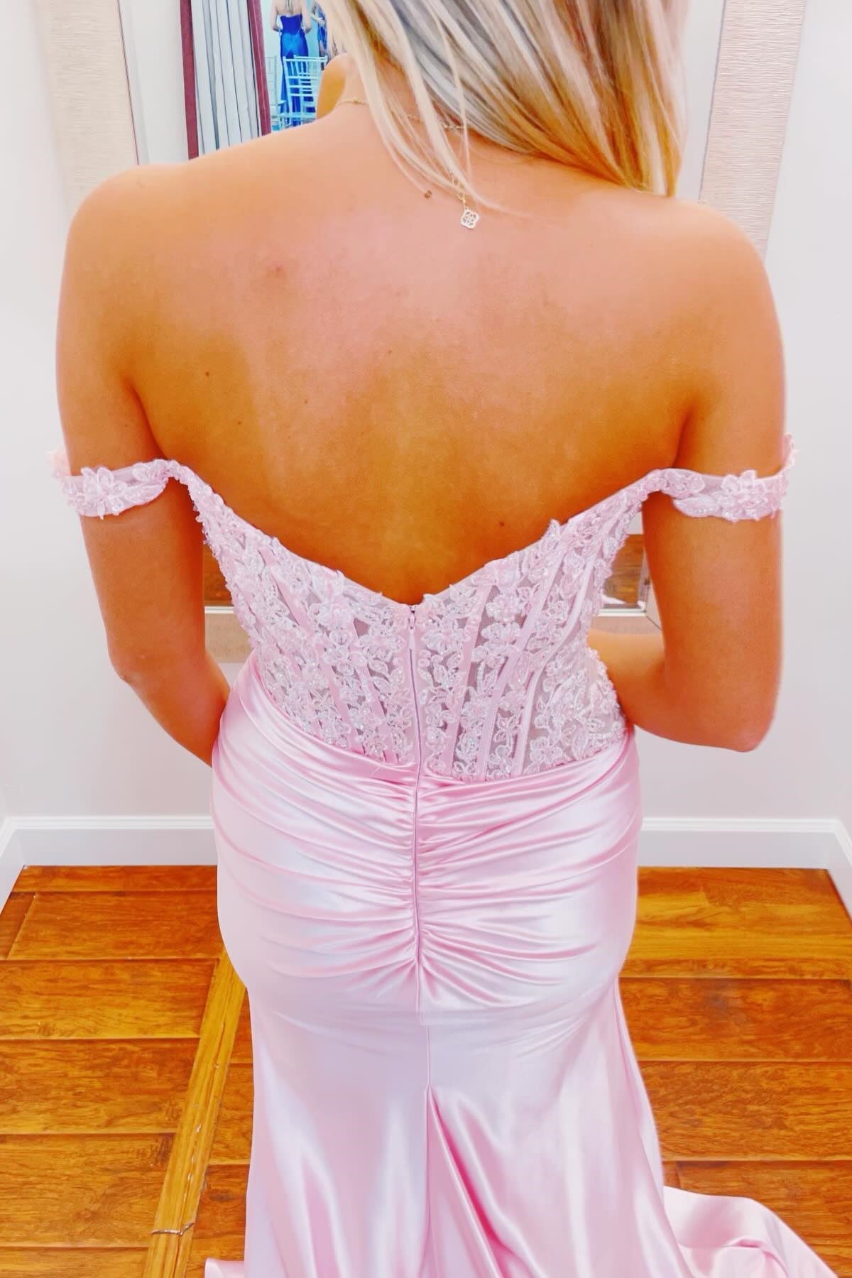 Elegant Off-the-Shoulder Prom Dress 2025 | Light Pink Applique Long Evening Gown | Perfect for Homecoming, Formal Dances & Special Occasions