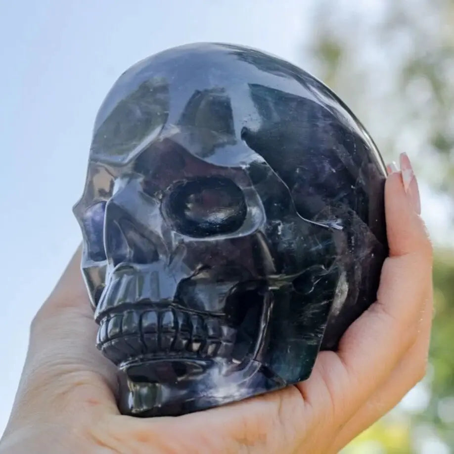 1PC Natural Fluorite Hand Carved Skull Quartz Crystal - Reiki Healing Stone, Spiritual Decor for Home Office, Meditation & Feng Shui (Purple Gemstone) | Perfect for Yoga Spaces, Altars & Positive Energy