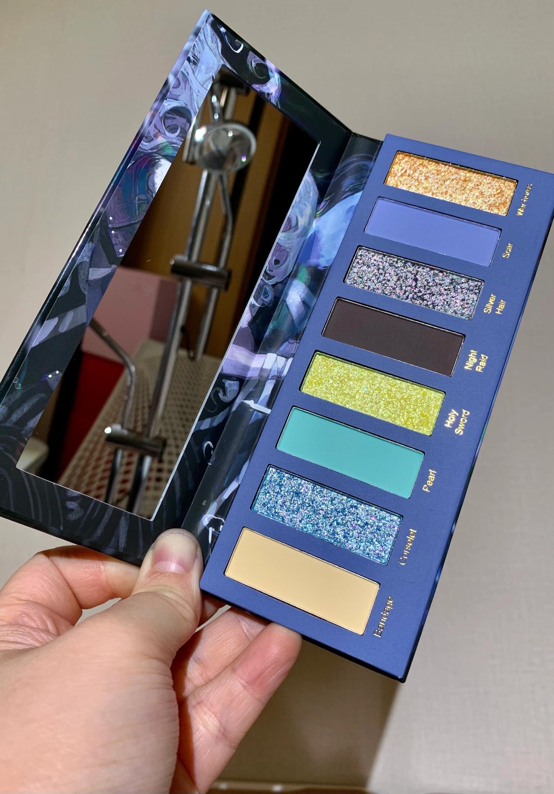 Narimi Back to the 90s Eyeshadow Palette #11 Pegasus Knight (Gilded Gold) - Vintage Makeup for Everyday Glam & Special Occasions