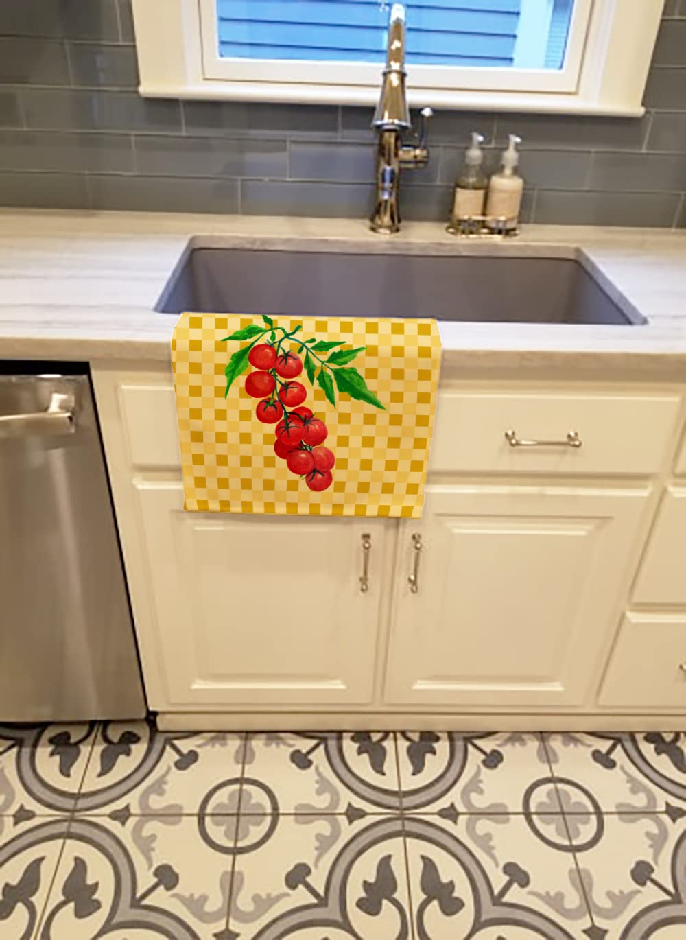 Caroline's Treasures BB7194KTWL Cherry Tomato Kitchen Towel Set - Decorative Dish Cloths, Hand Towels for Kitchen & Bathroom, Soft Face & Tea Towels (Perfect for Hosting Guests, Everyday Kitchen Use & Bathroom Decor)