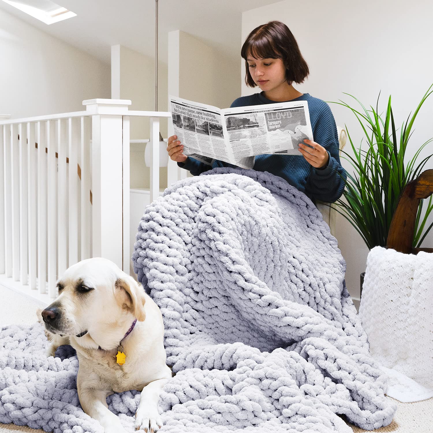 ERLYEEN Chunky Knit Blanket - Handmade Chenille Throw Blanket | Ultra Soft & Warm Cozy Blanket for Bed, Couch, Sofa | Perfect Gift Idea | Light Grey 47x71 Inches | Great for Living Room, Bedroom & Winter Snuggling