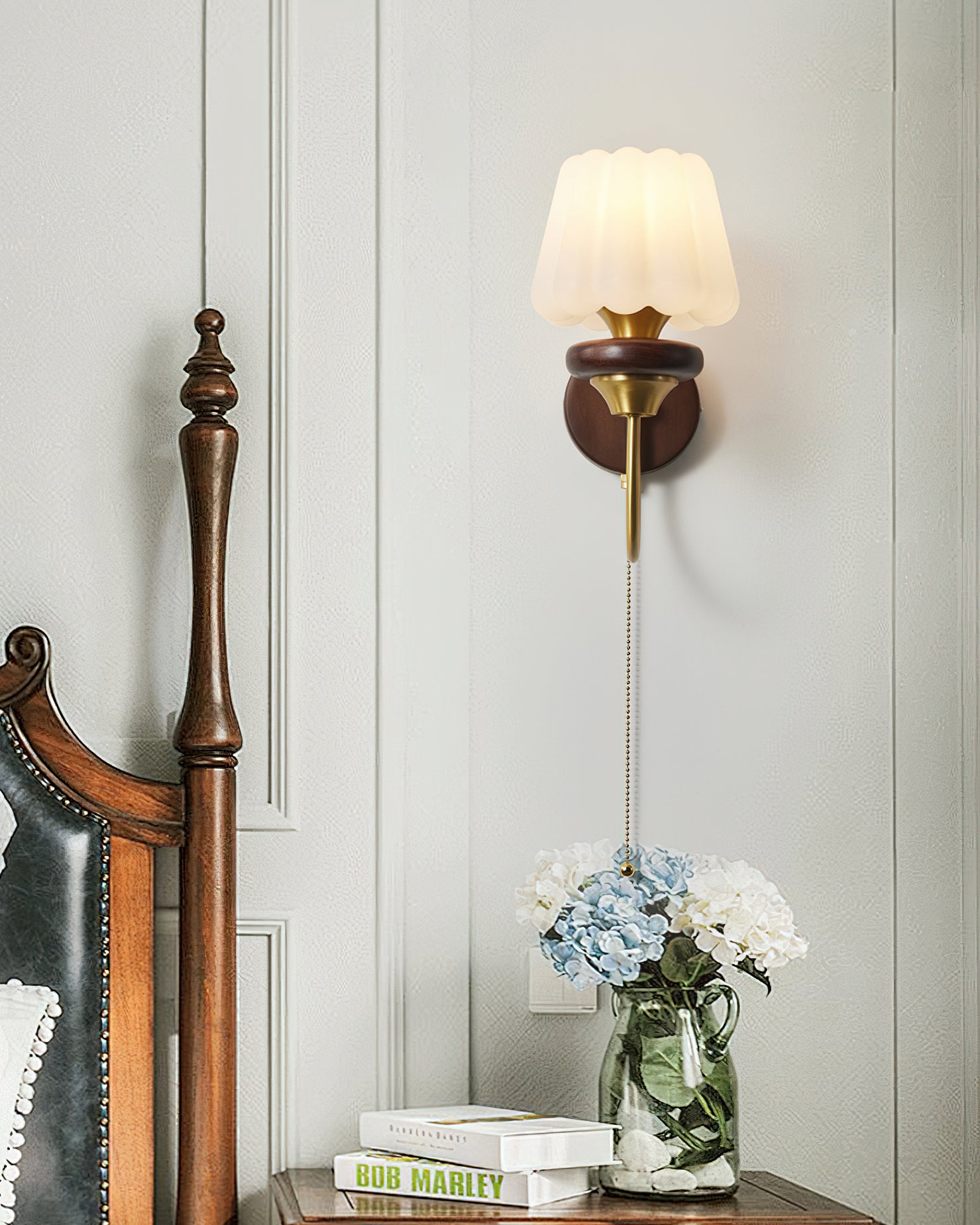 Modern Louise Wall Lamp - Elegant LED Sconce Lighting for Bedroom, Living Room & Hallway - Energy Efficient Indoor Wall Light Fixture