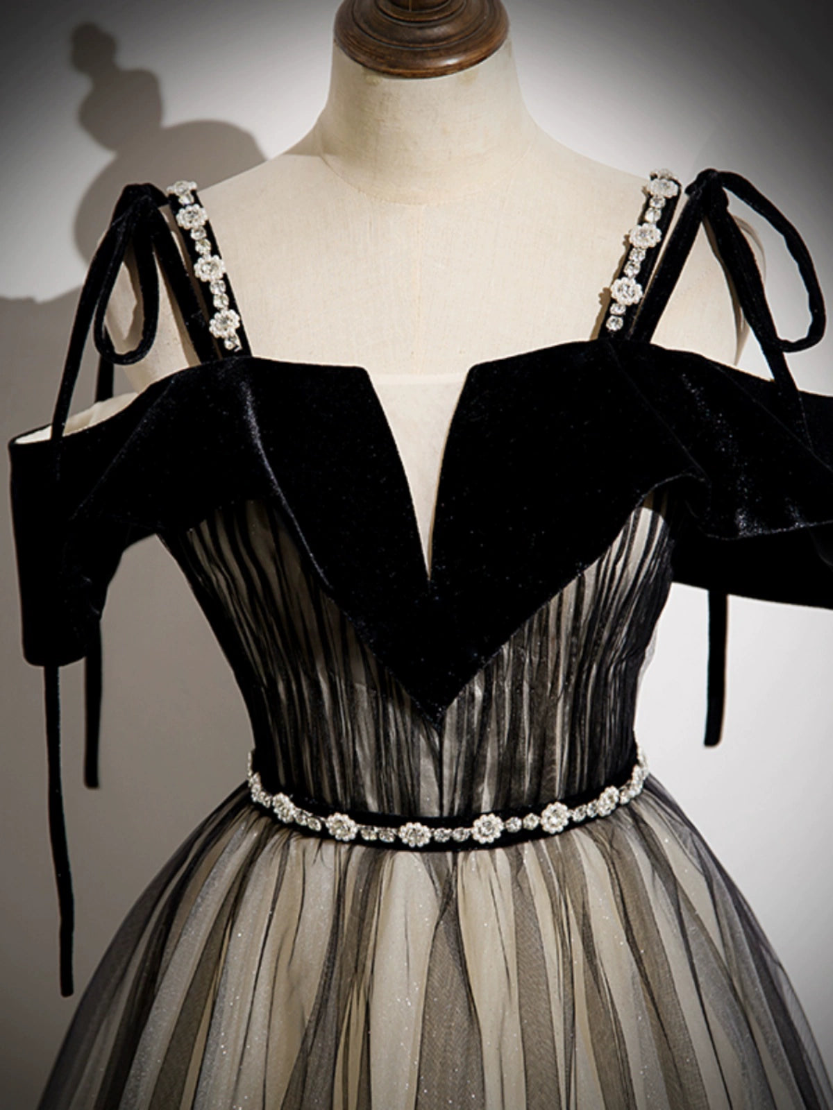 Elegant A-Line Black Tulle Long Prom Dress for Women | Formal Evening Gown for Homecoming, Ball & Special Occasions