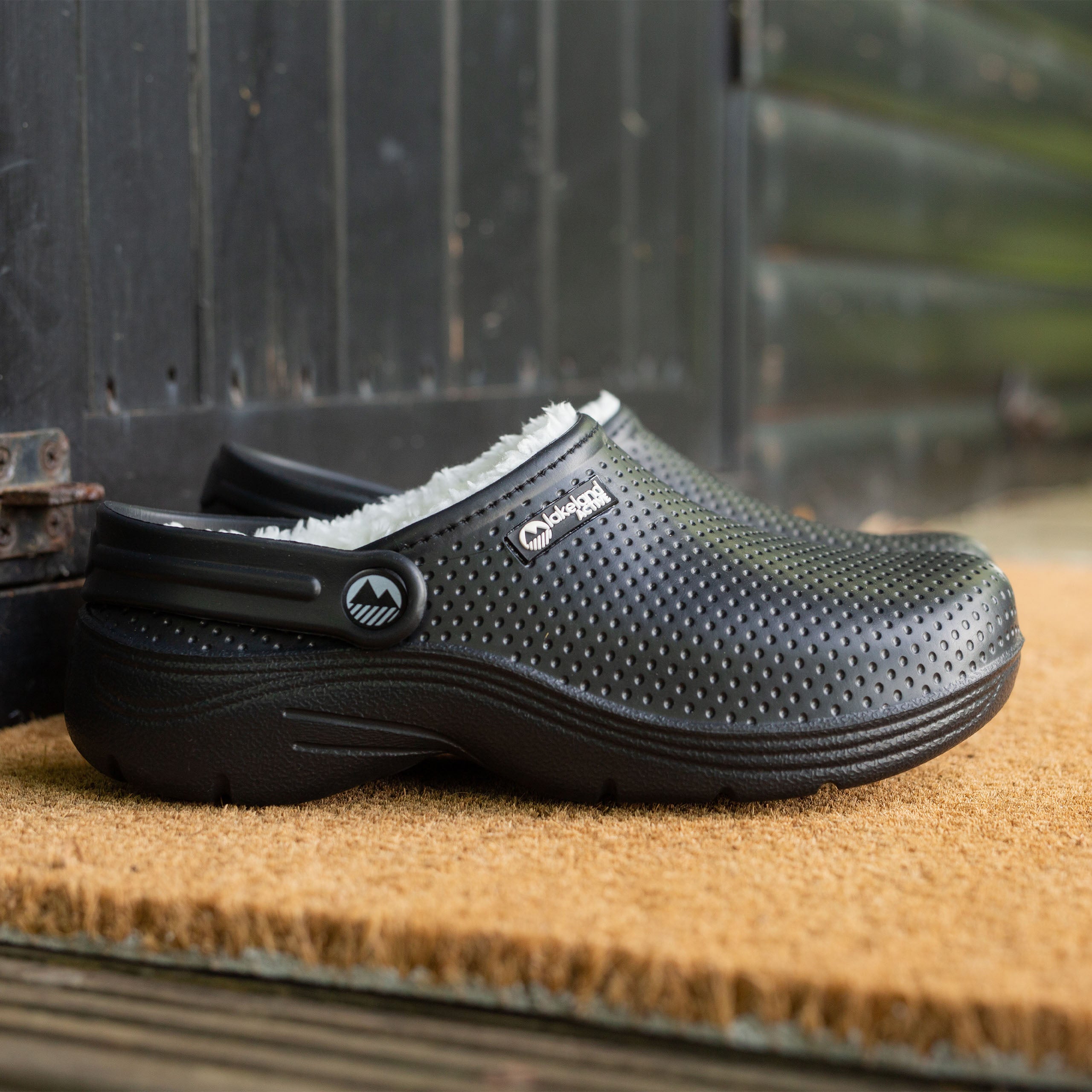 Women's Warm Fleece-Lined Clogs - Slip-Resistant Indoor/Outdoor House Shoes for Winter Comfort at Home & Garden