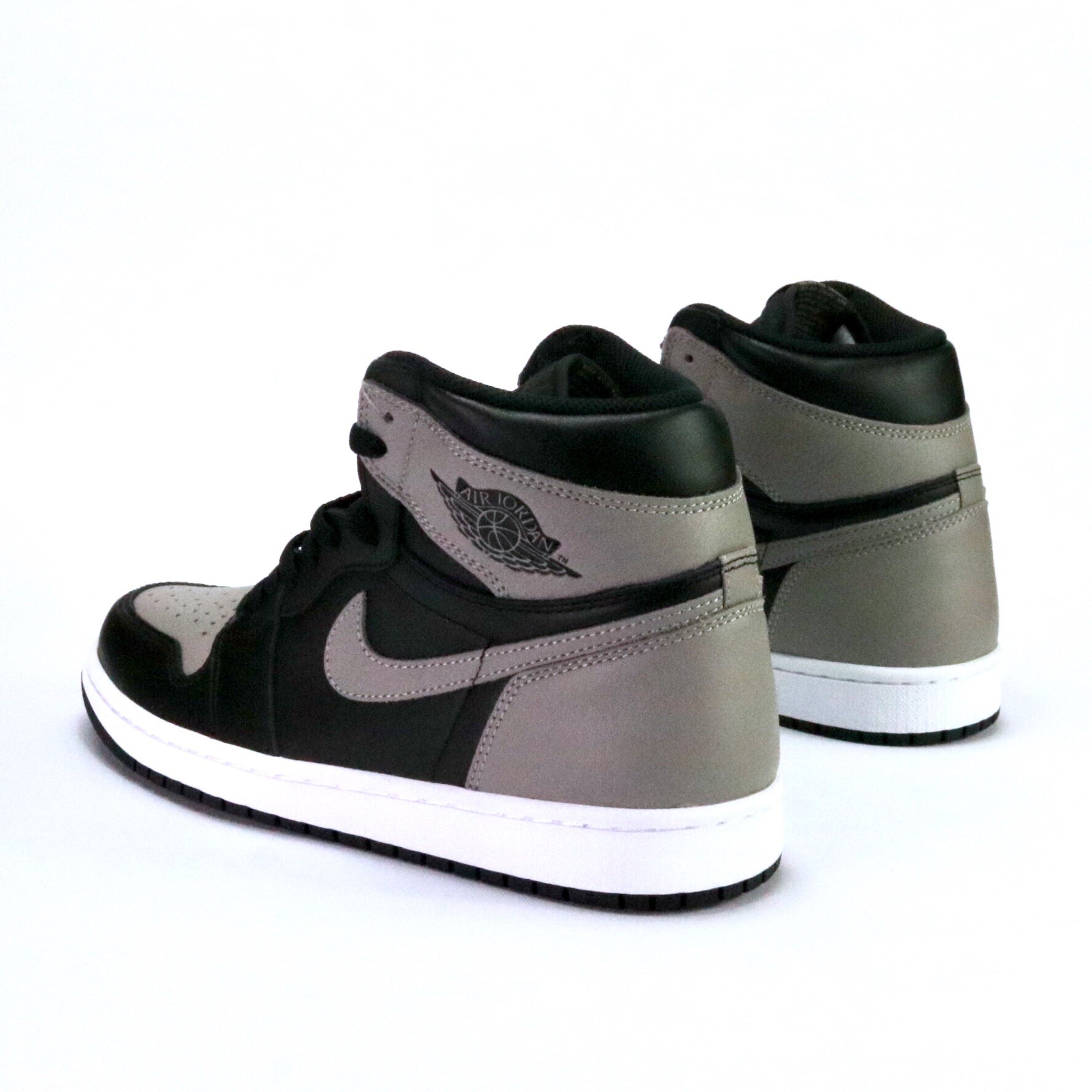 Air Jordan 1 Retro Shadow 2018 Sneakers - Black, Medium Grey & White Colorway - Men's Basketball Shoes for Casual Wear & Street Style