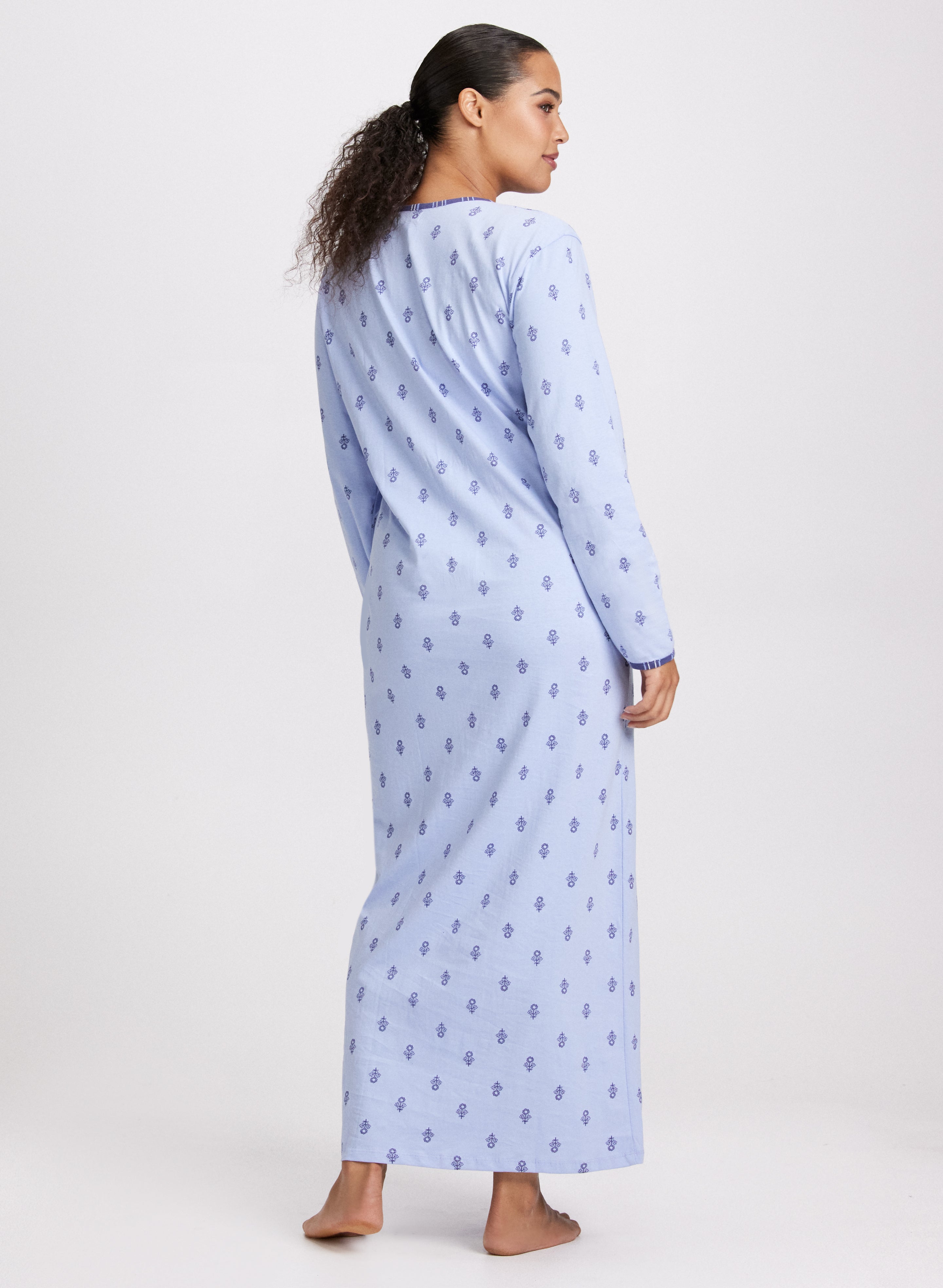 Stylish Abstract Print Long Nightgown for Women - Soft & Comfortable Sleepwear for Relaxing Evenings & Cozy Nights at Home