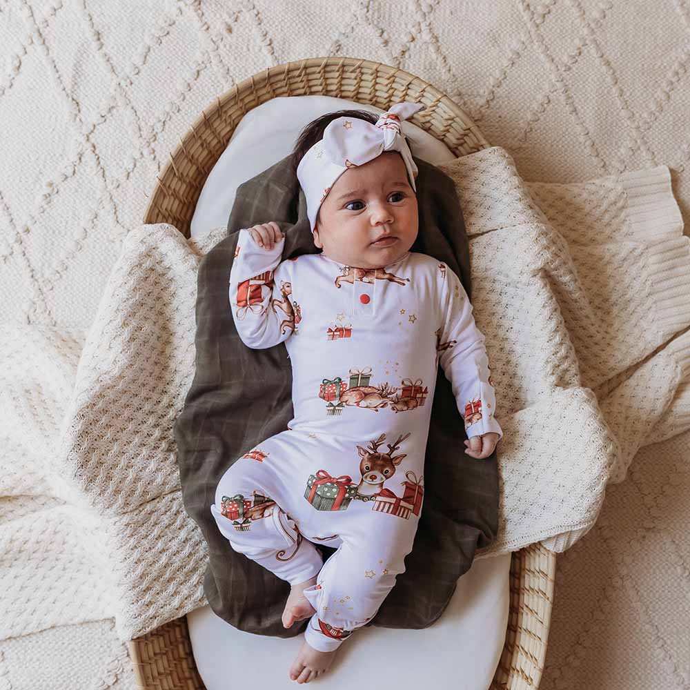 Organic Baby Growsuit with Reindeer Print - Size 00 (Newborn) - Soft & Snug for Winter Sleepwear, Christmas Outfits & Cozy Family Photos