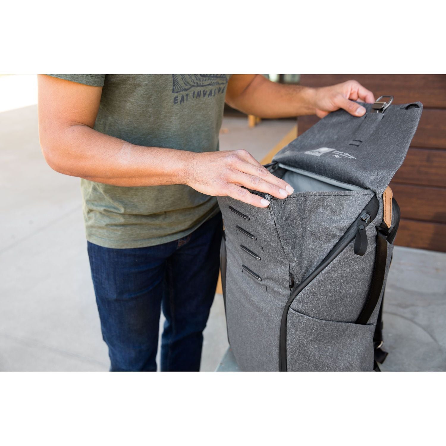Peak Design Everyday Backpack v2 30L Charcoal - Durable Camera & Travel Backpack for Photographers, Commuters & Outdoor Adventures
