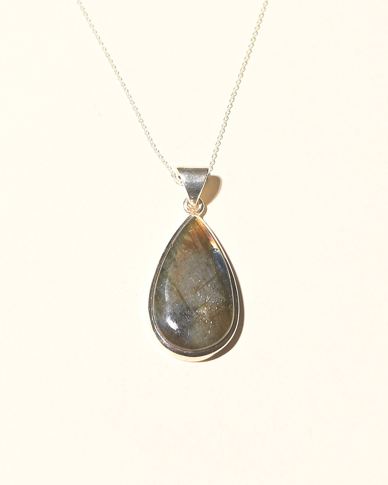 Natural Labradorite Gemstone Necklace for Women | Healing Crystal Pendant Jewelry for Spiritual Protection & Energy Balance | Perfect for Meditation, Yoga & Everyday Wear