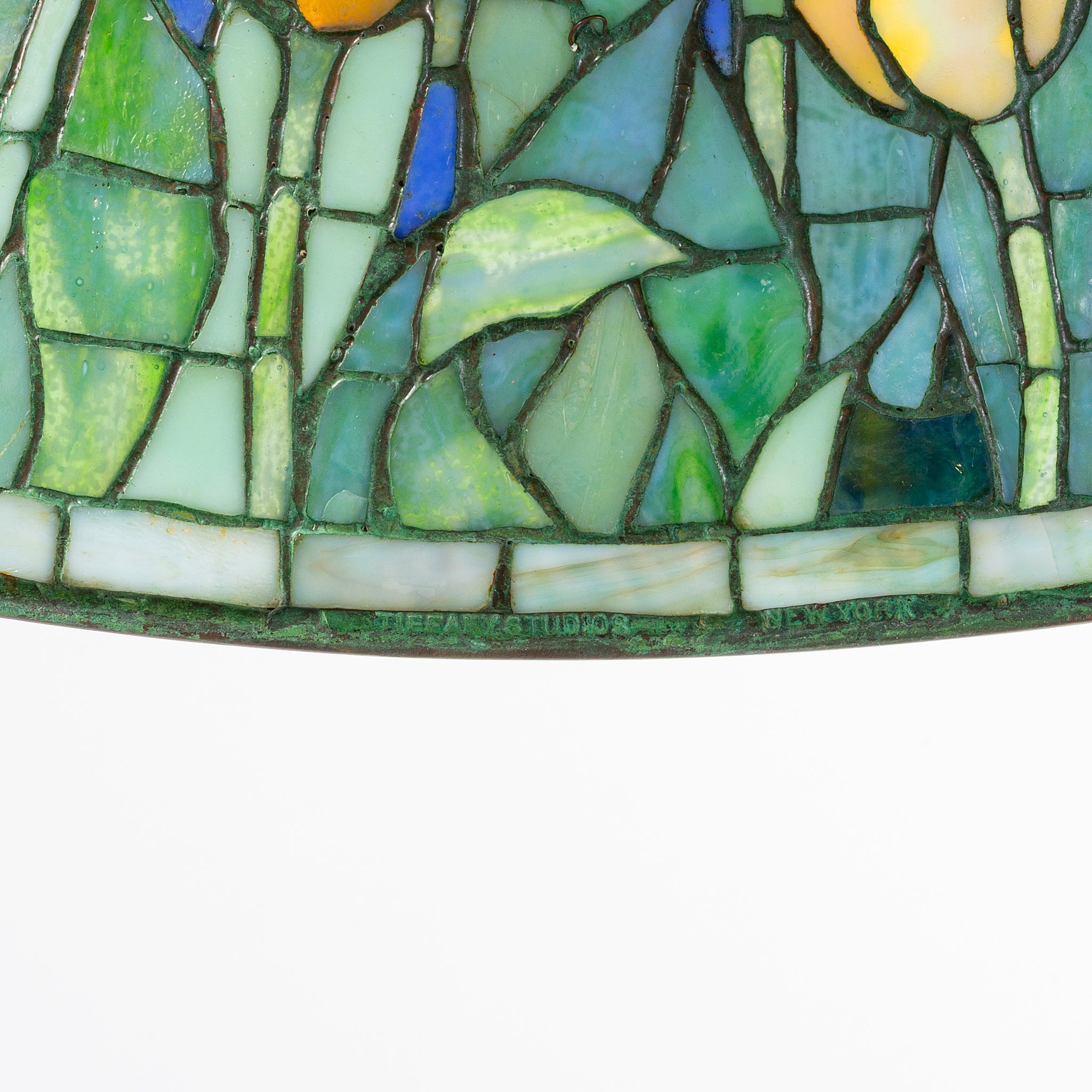 Tiffany Studios New York Tulip Table Lamp - Handcrafted Stained Glass Tiffany-Style Lamp for Home & Office Decor - Perfect for Living Room, Bedroom, or Study Lighting