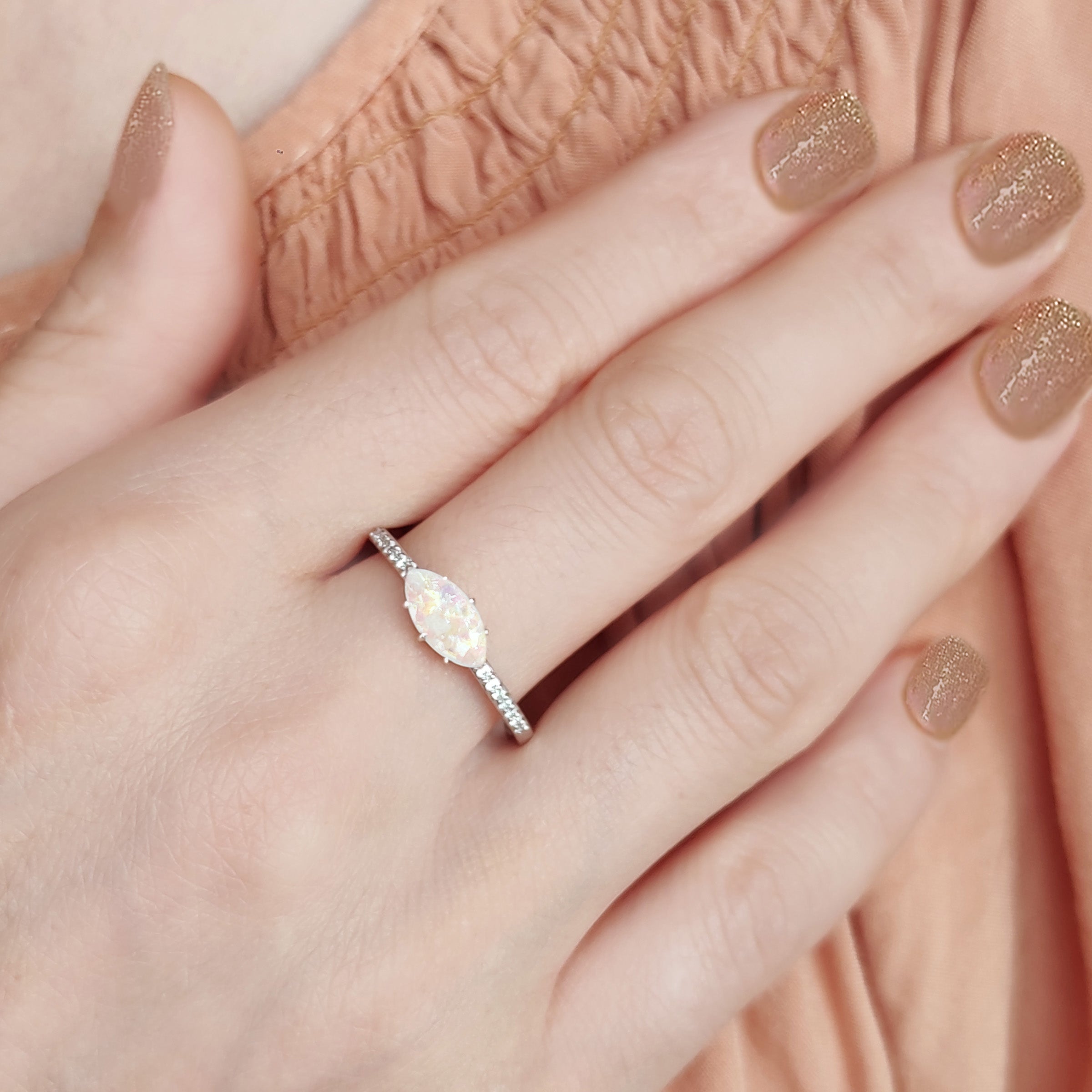 Golden Memorial Ashes Ring for Loved Ones - Cremation Jewelry for Men & Women - Perfect for Keeping Memories Close - Ideal for Grieving, Memorial Services & Everyday Wear