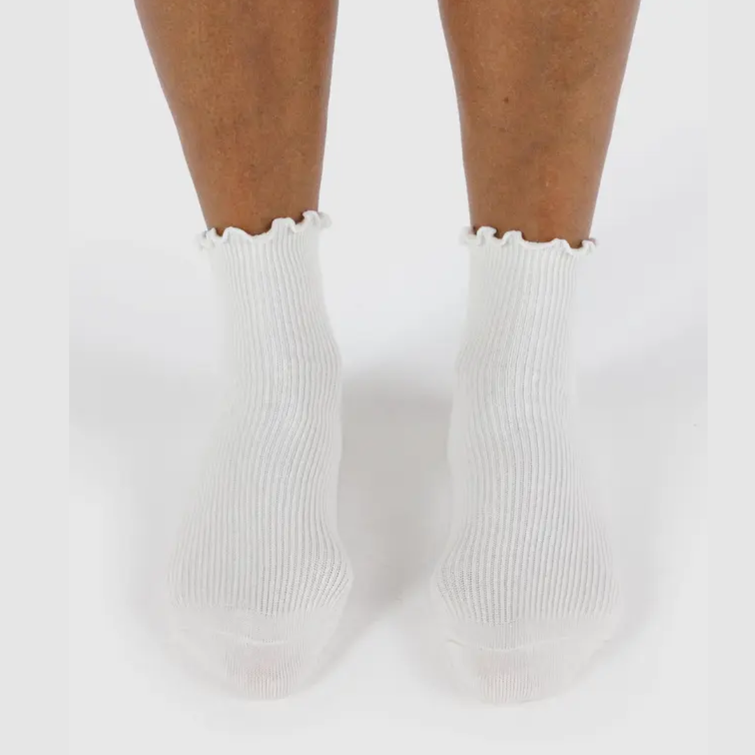 BAGGU Lettuce Edge Socks Set of 2 - Soft White Crew Socks for Women & Men - Perfect for Casual Wear, Yoga & Lounge at Home