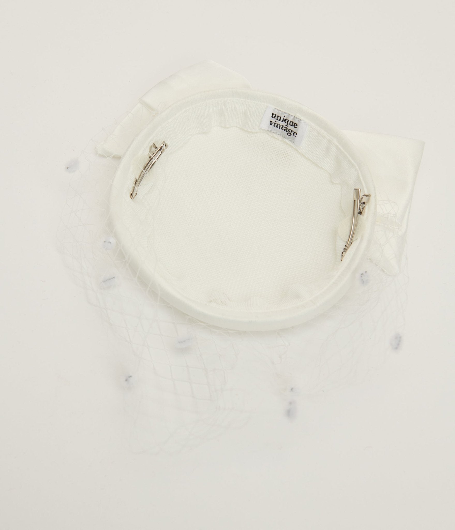 Vintage 1950s White Bow Pillbox Fascinator Hat - Retro Bridal Headpiece for Weddings, Tea Parties & Special Occasions