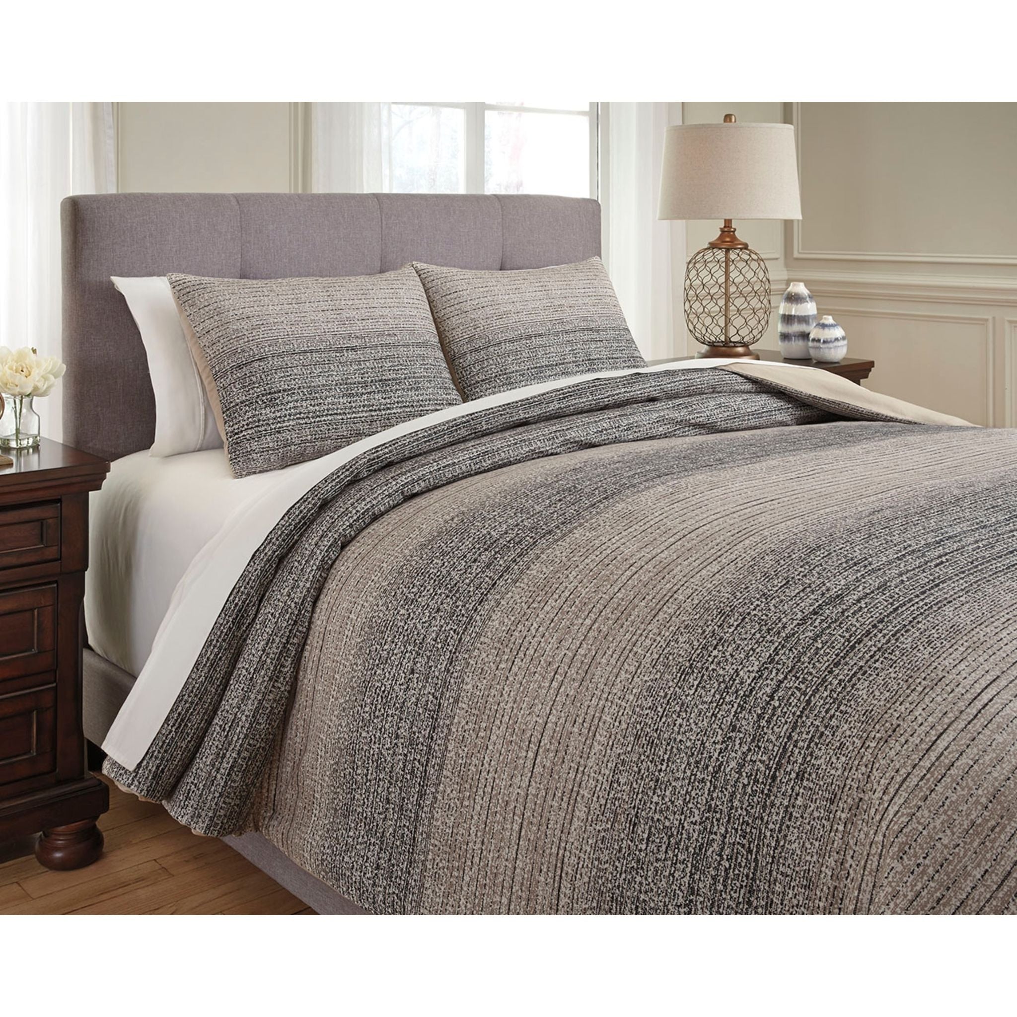 Arturo 3-Piece Duvet Cover Set - Queen Size Soft Microfiber Bedding with Zipper Closure - Perfect for Master Bedroom, Guest Room & Cozy Home Decor